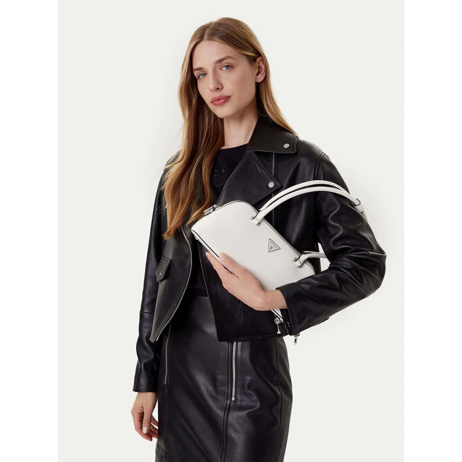 Дамска чанта Guess Arnela HWNY94 96080 бяла – Класически дамски чанти