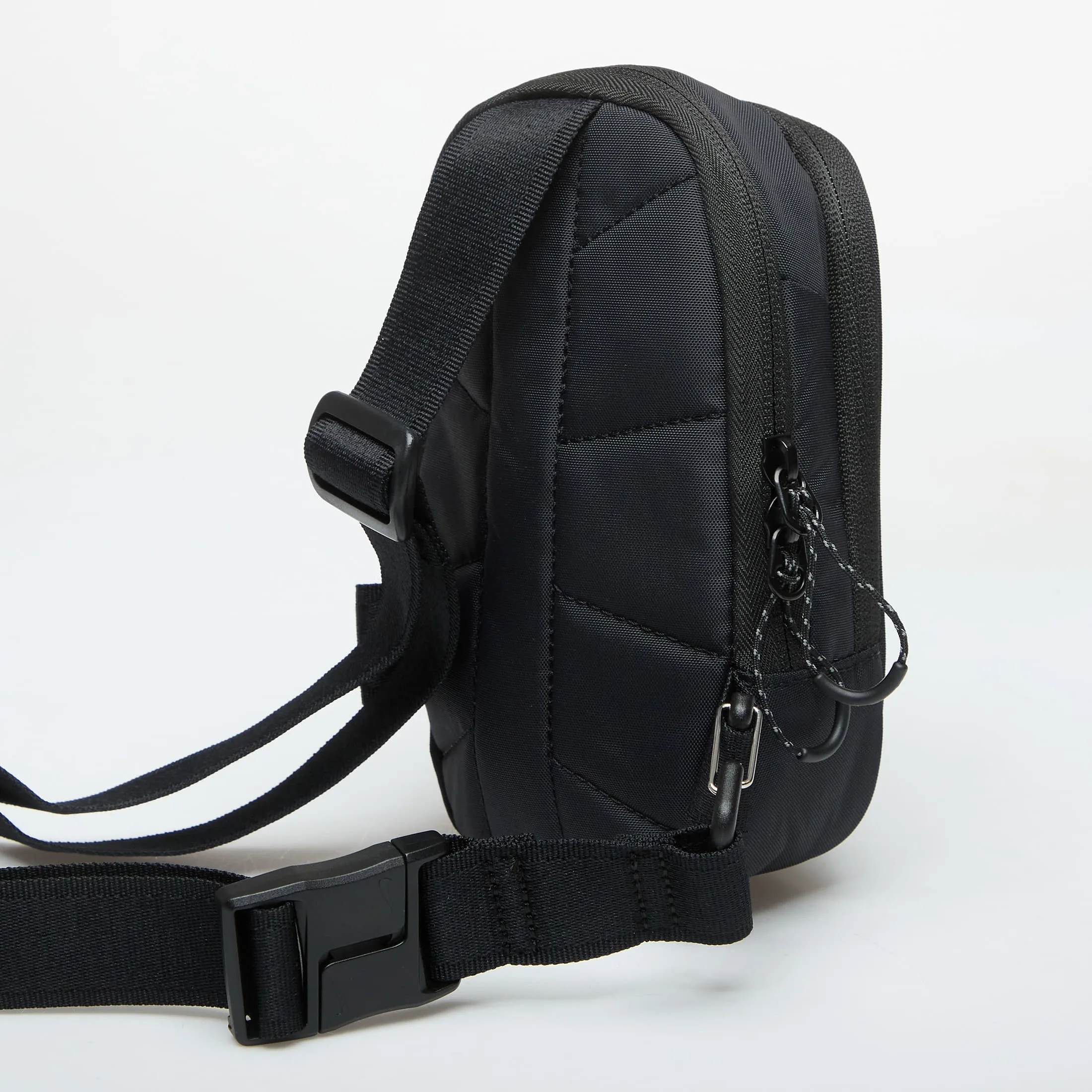 Мъжка чанта за през рамо Nike Commute Tech 1L черна/сребриста – Black|Reflect Silver – Crossbody чанти