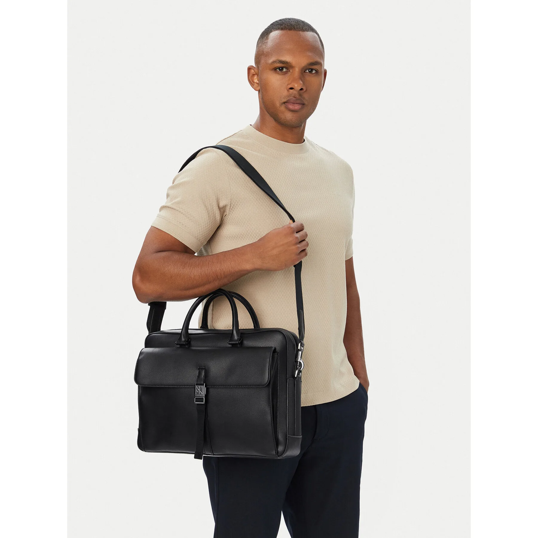 Чанта за лаптоп Calvin Klein Emblem Hw Commuter черна – Черен – Чанти за лаптоп