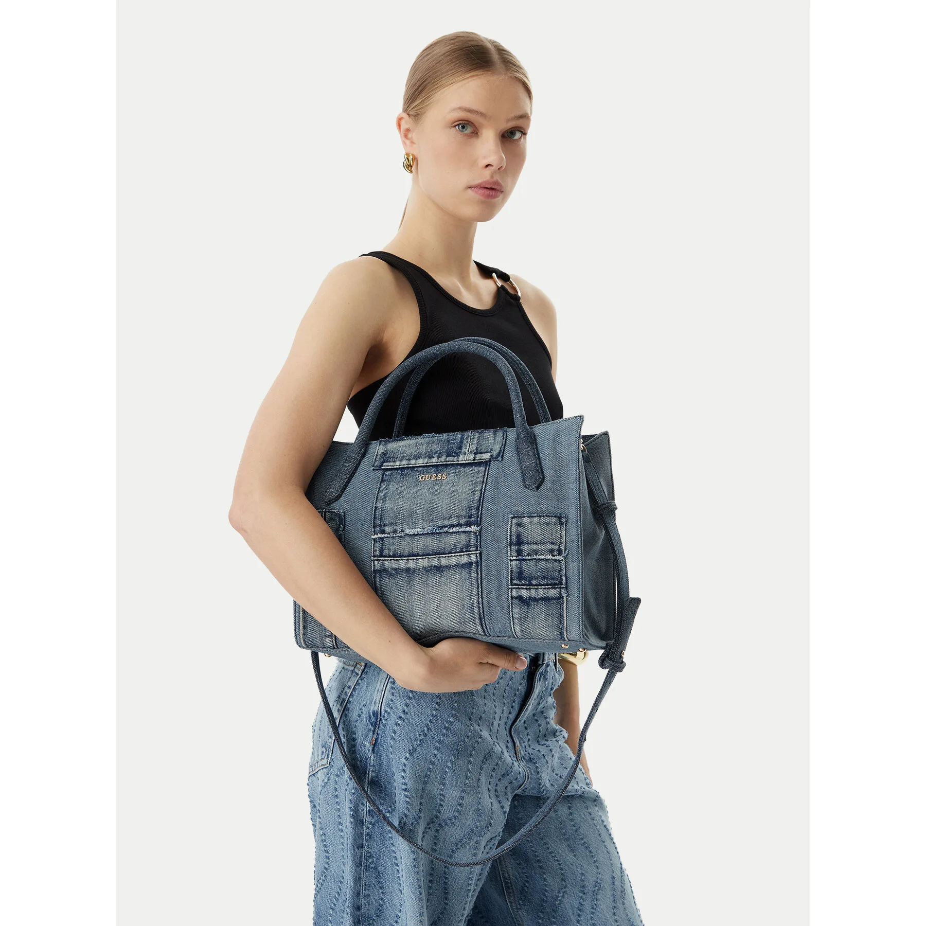 Дамска чанта Guess Jodi HWDM97 синя – Класически дамски чанти
