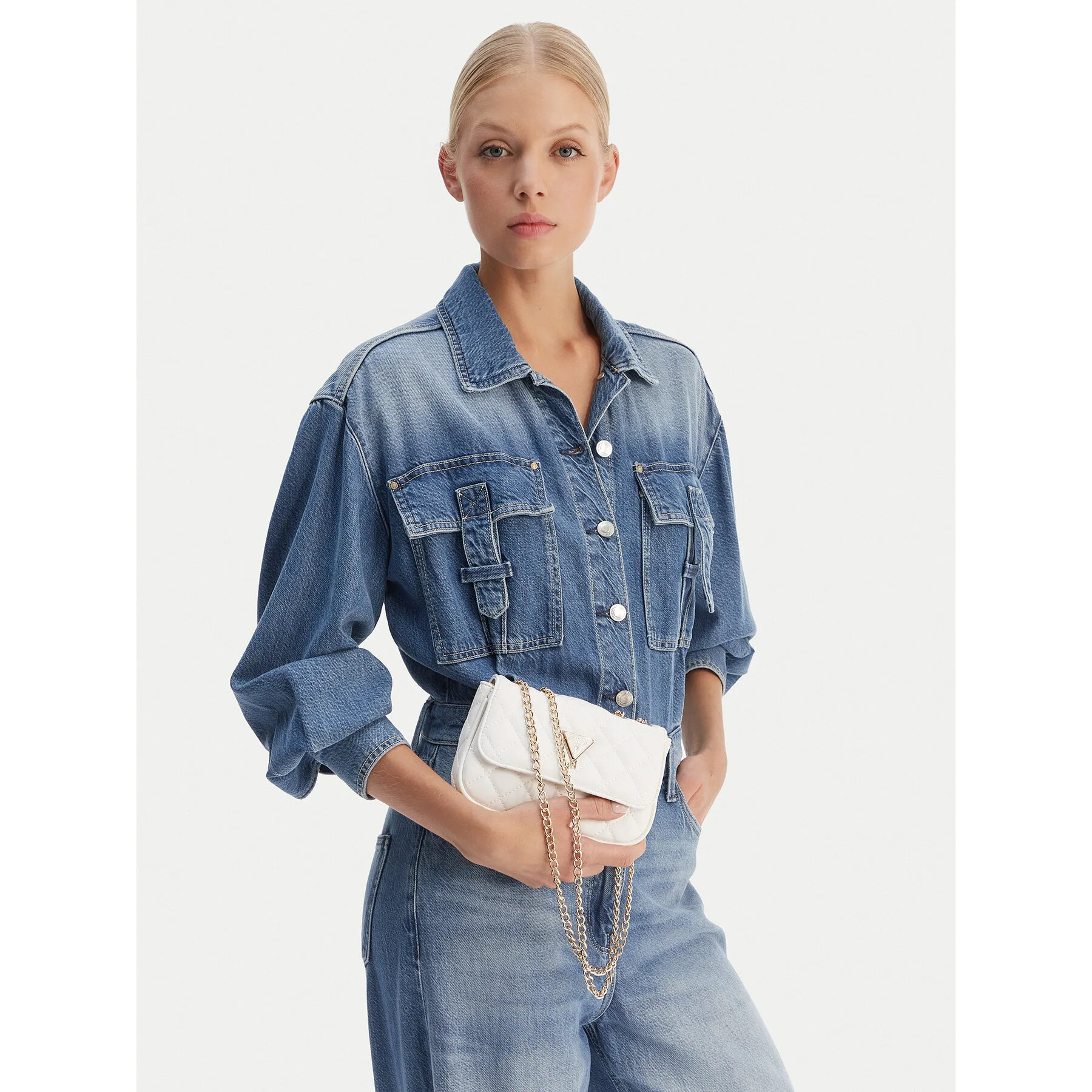 Дамска чанта Guess WGT10 бяла – Класически дамски чанти