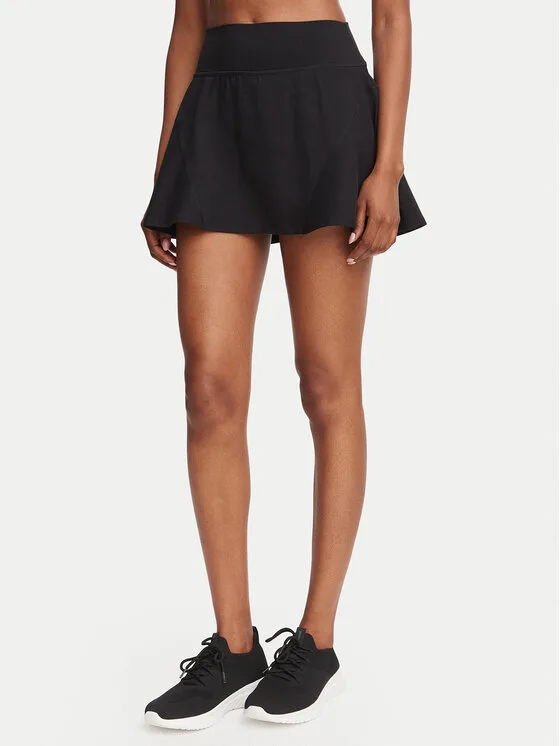 Under Armour Пола-шорти Motion 6015168 Черен Regular Fit – Дамски спортни къси панталони