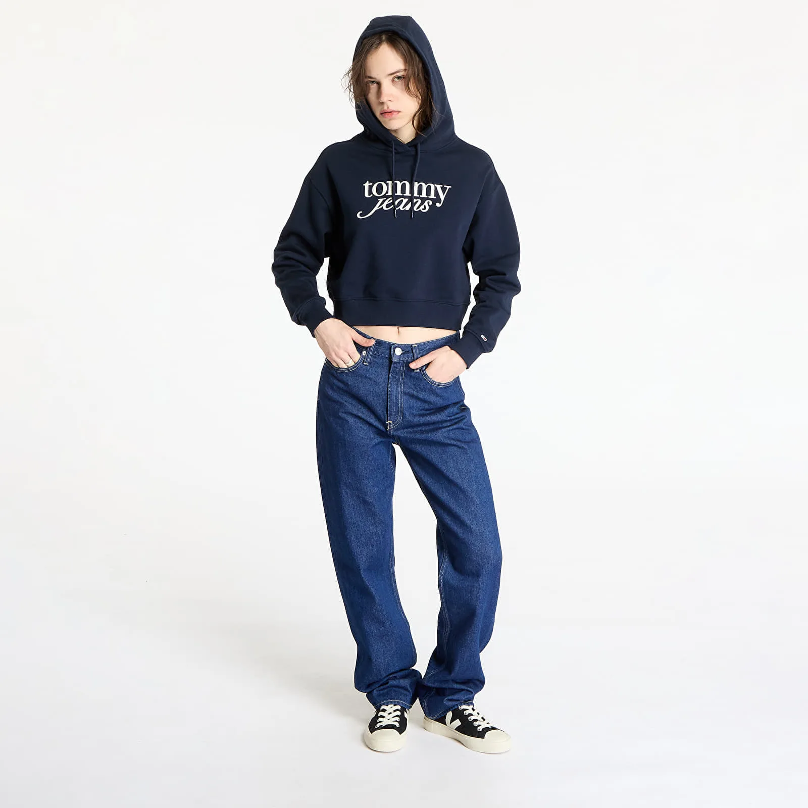 Дамски суитшърт с качулка Tommy Hilfiger Jeans Relaxed Cropped Script син – Blue – Дамски худита