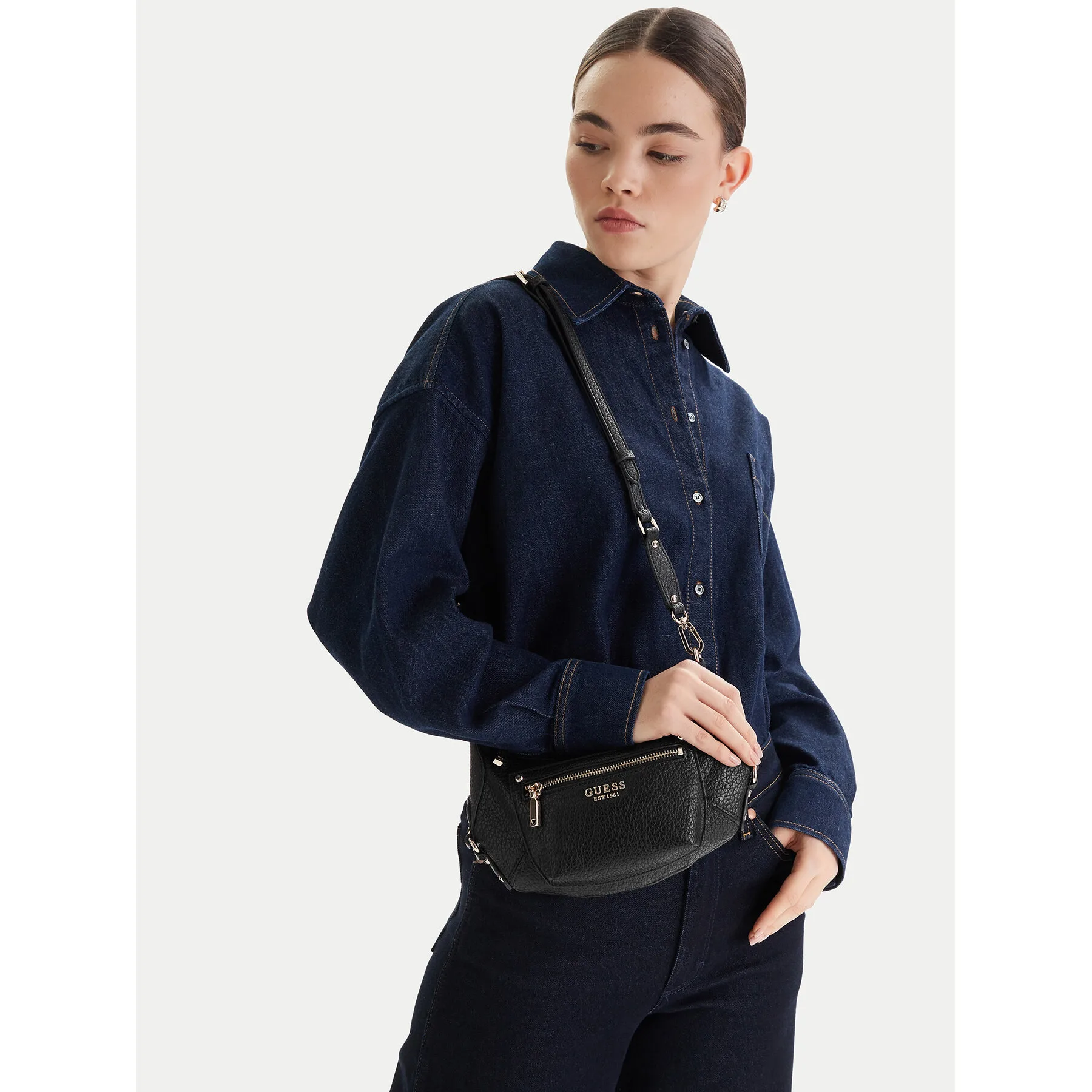Дамска чанта Guess Marsha Mini HWBG95 черна – Черен – Класически дамски чанти