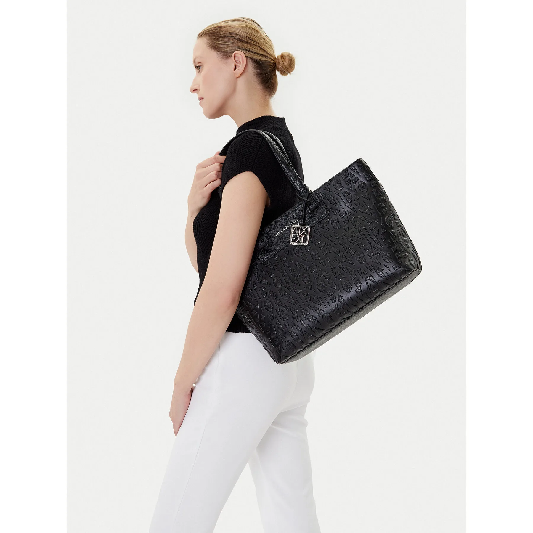 Дамска чанта Armani Exchange XW001481 AF15774 UC001 Черен – Чанти