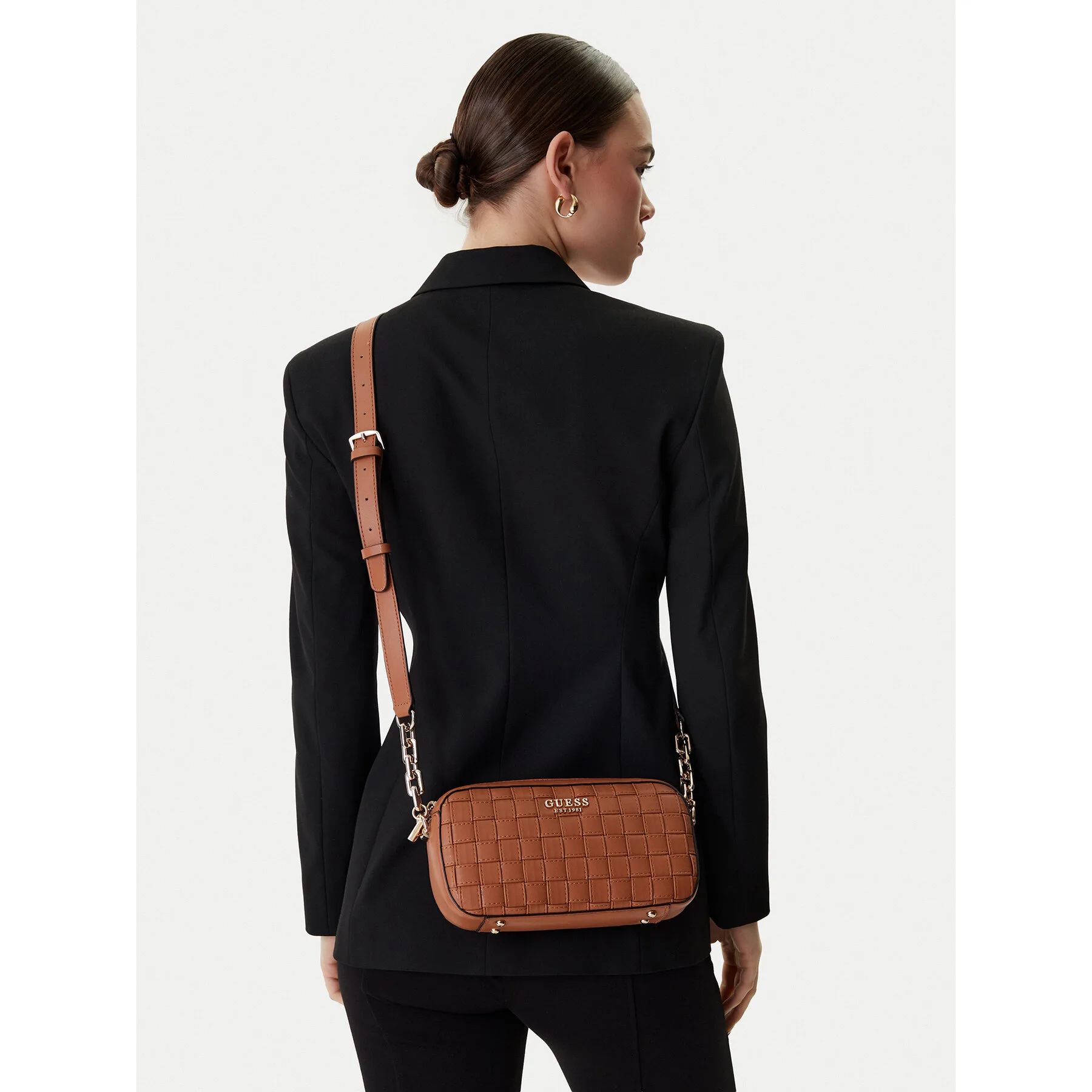 Дамска чанта Guess Sandy HWWG84 18140 кафява – Дамски чанти тип плик