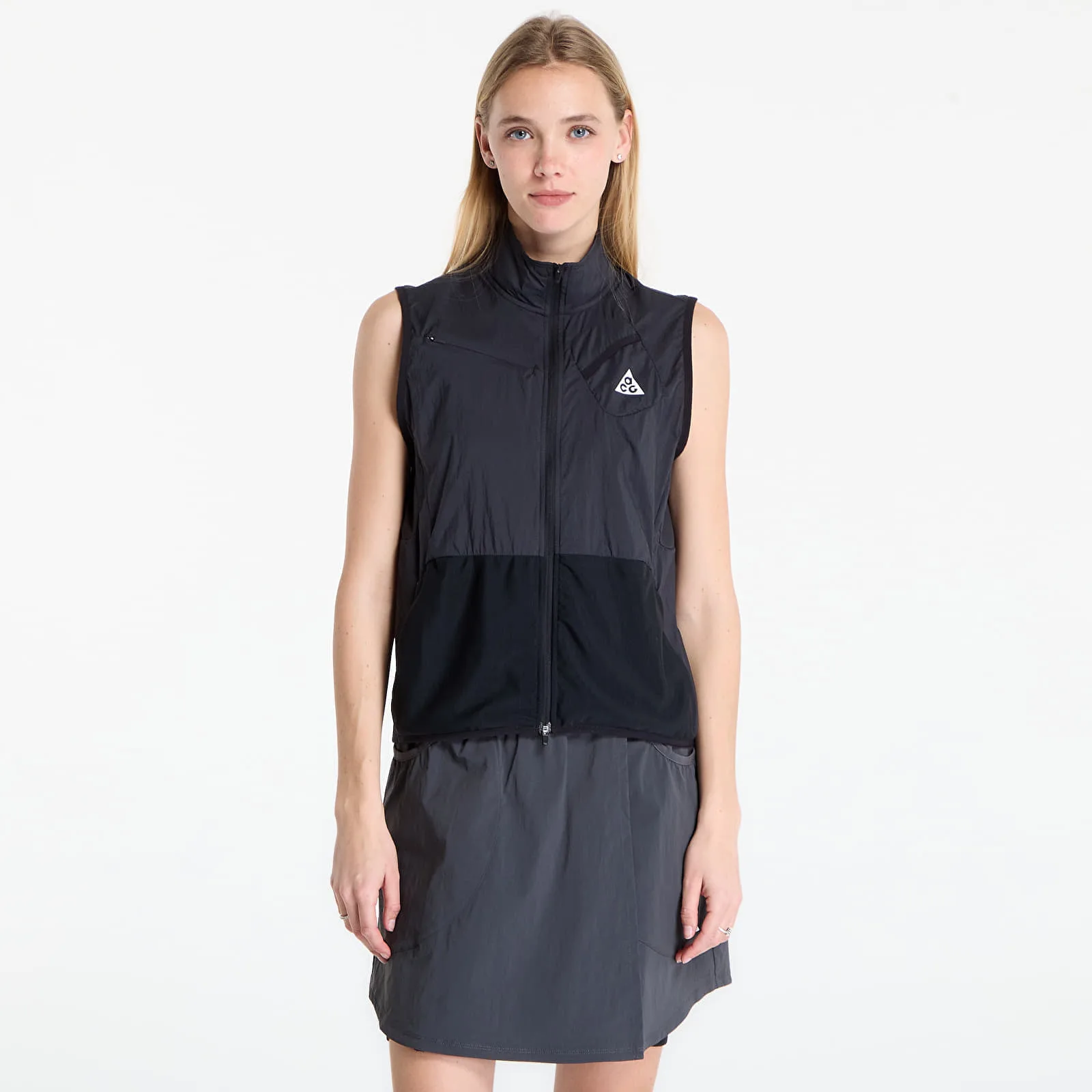 Дамски елек Nike ACG Trail Running черен/бял – Black|Summit White – Дамски елеци