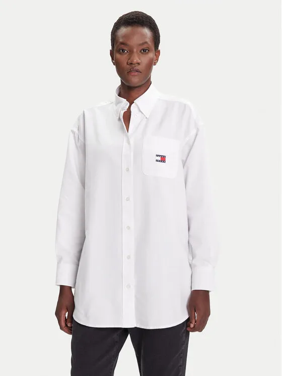 Дамска риза Tommy Jeans Badge бяла – Дамски ежедневни ризи