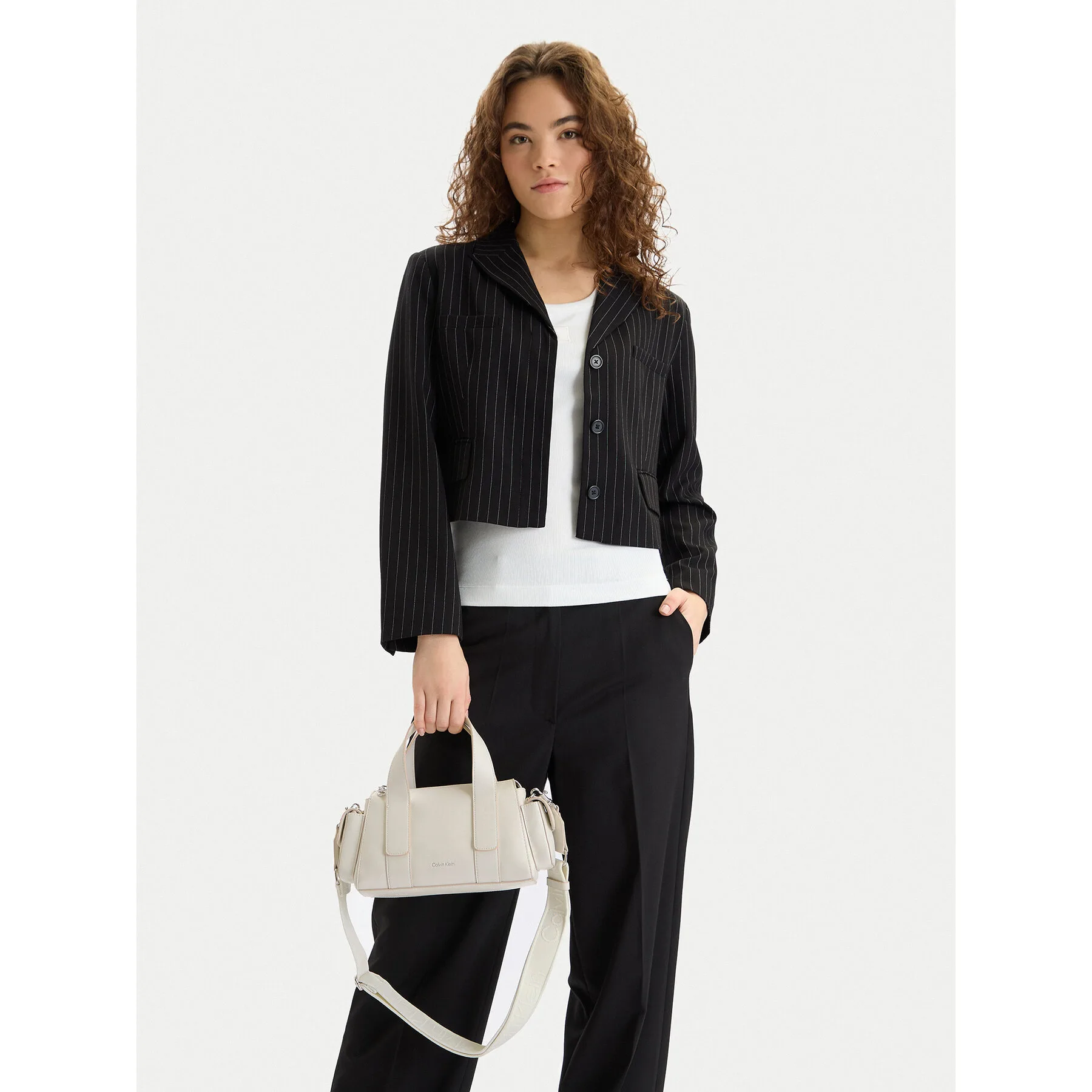 Дамска чанта Calvin Klein Webbing Strap Pocket бяла – Класически дамски чанти