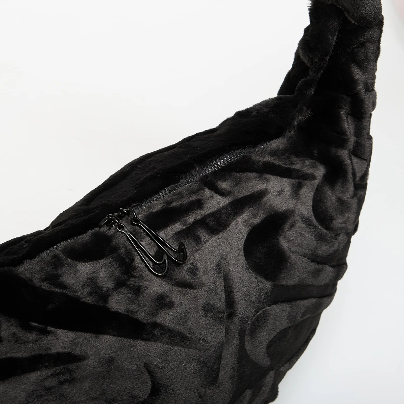 Чанта Nike Sportswear Faux Fur Slouchy Bag 19L Black/ Black Universal – Crossbody чанти