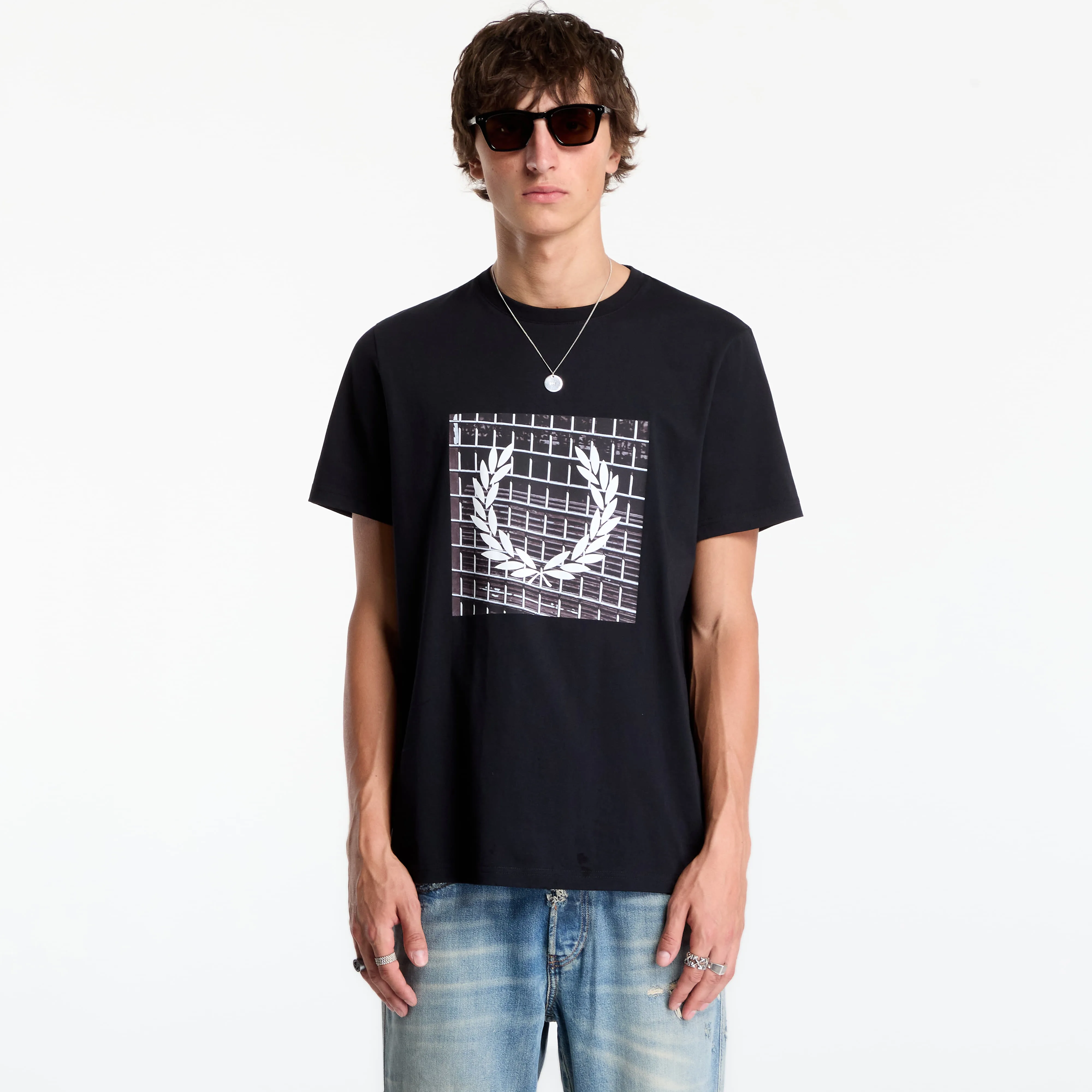 Тениска FRED PERRY Laurel Wreath Graphic Tshirt Black L – Мъжки тениски