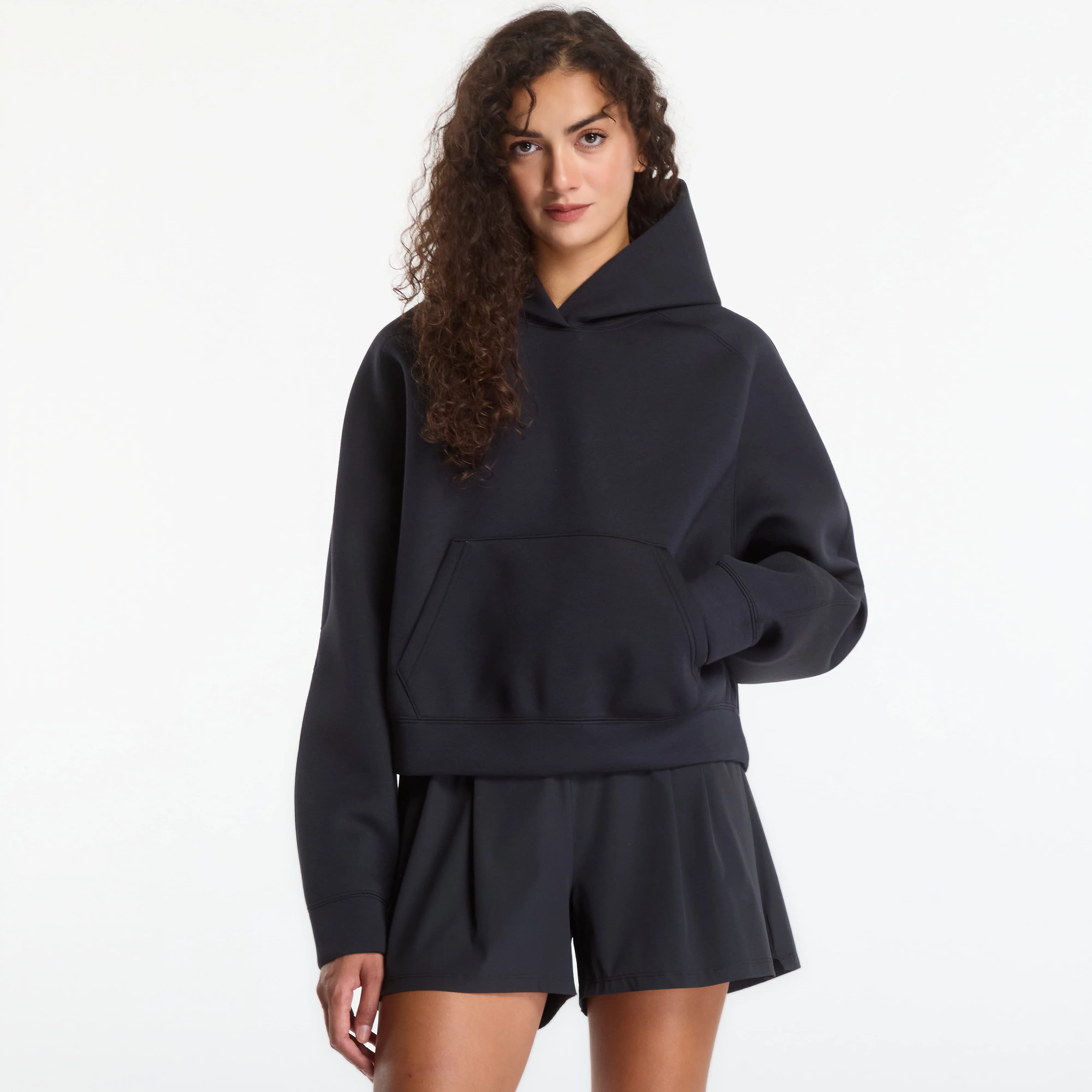 Дамски суитшърт с качулка Nike Pregame Oversized черен – Black – Дамски худита