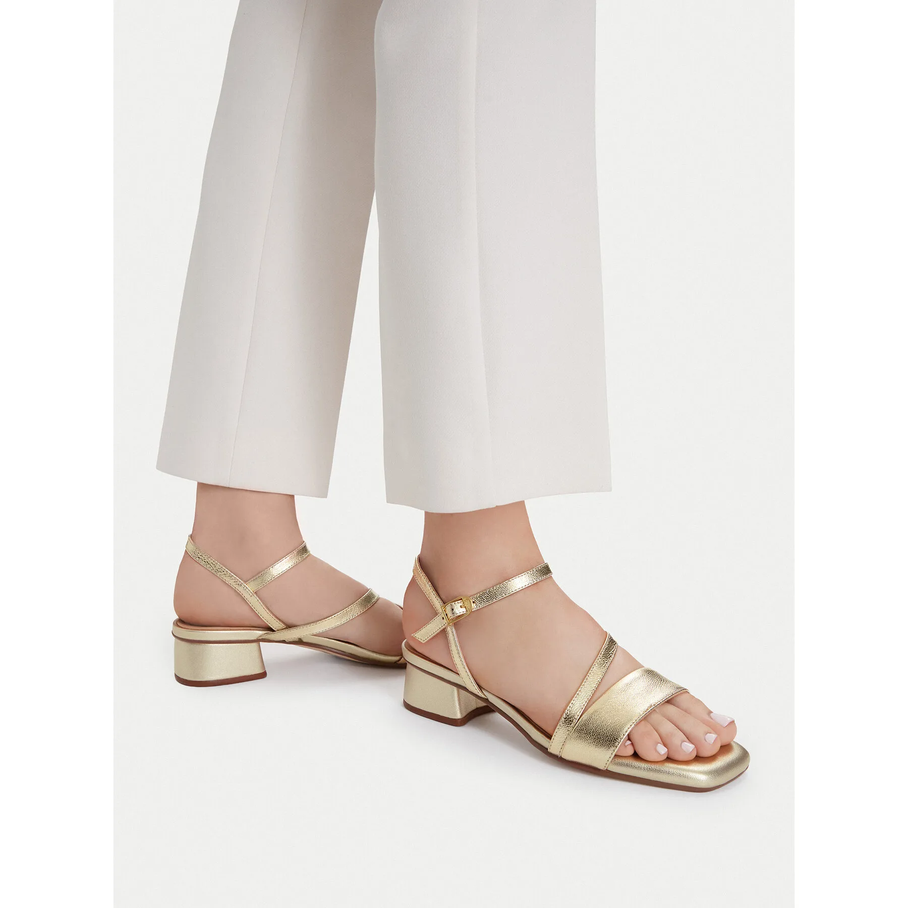 Сандали Clarks Serina35 Strap 26186120 Златист – Дамски сандали