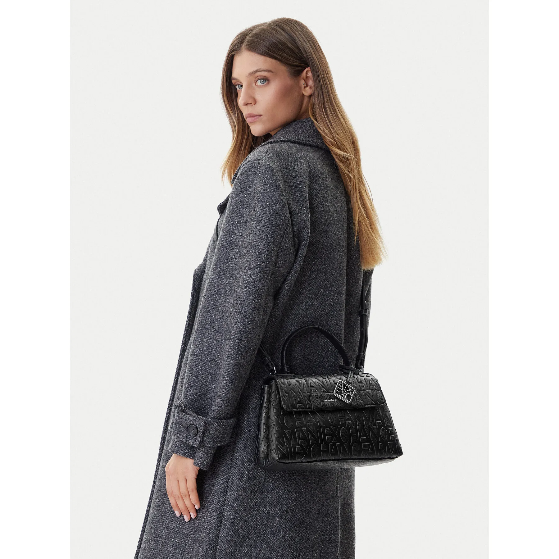 Дамска чанта Armani Exchange XW001223 AF15774 UC001 Черен – Чанти