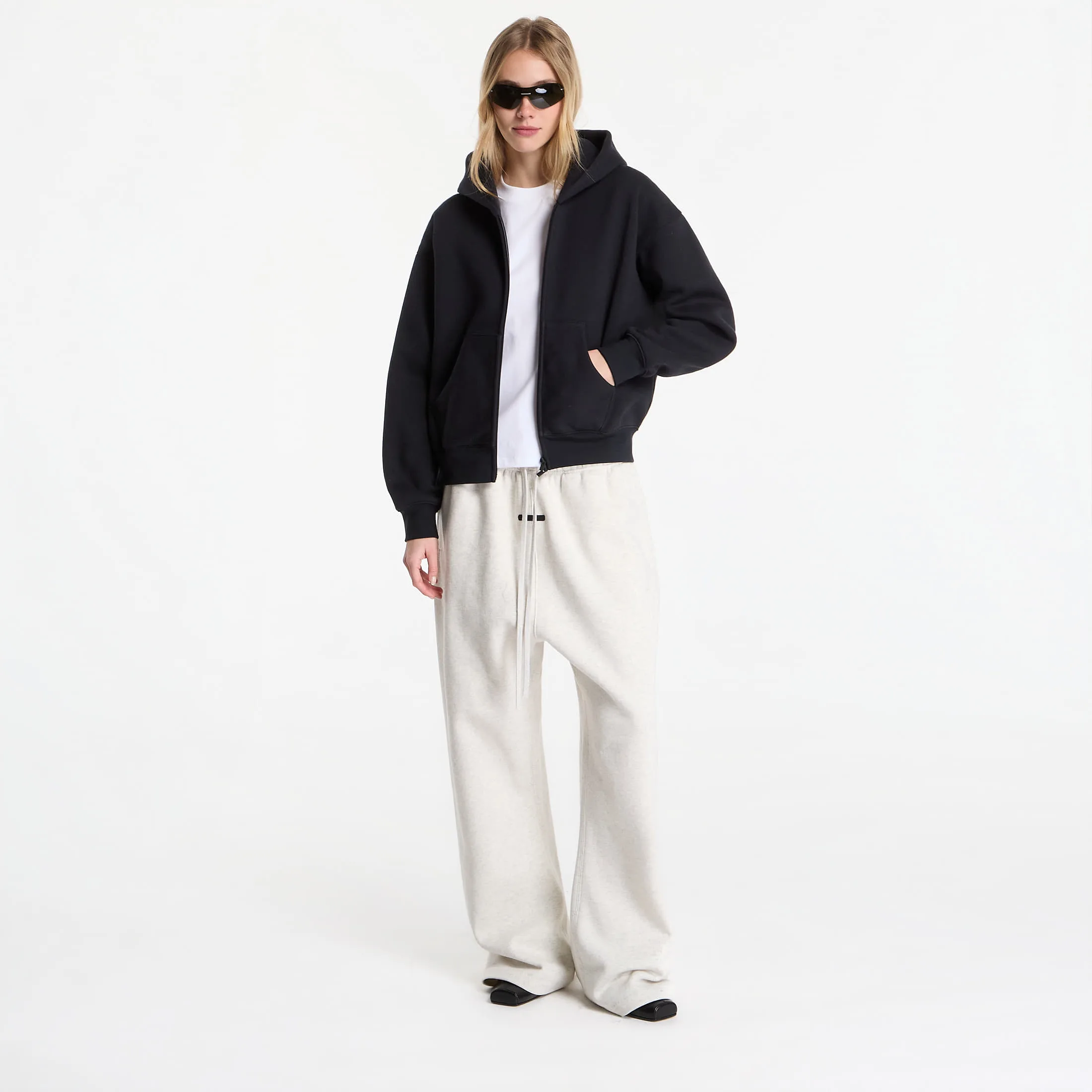 Дамски суитшърт с качулка Fear of God Essentials Classic черен – Vintage Black – Дамски худита