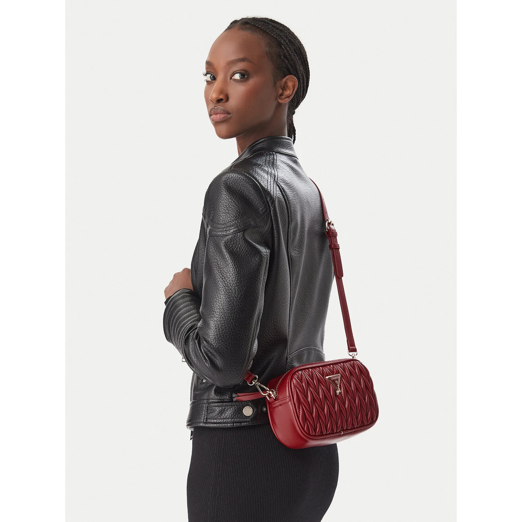 Дамска чанта Guess J6BZ25 W4035 червена – Дамски чанти тип плик
