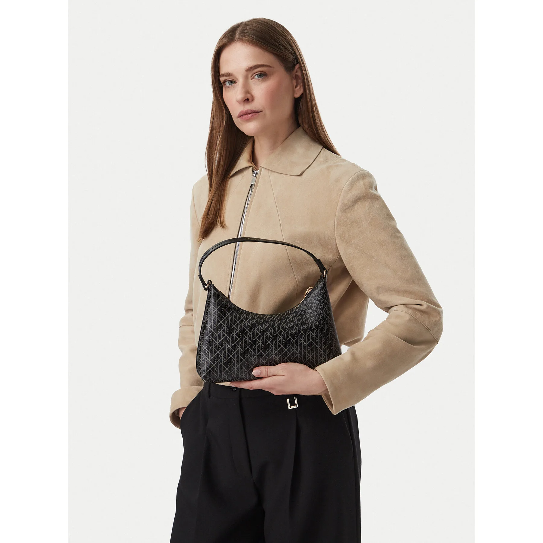 Дамска чанта Calvin Klein Emblem Aop Small Shoulder черна – Черен – Класически дамски чанти