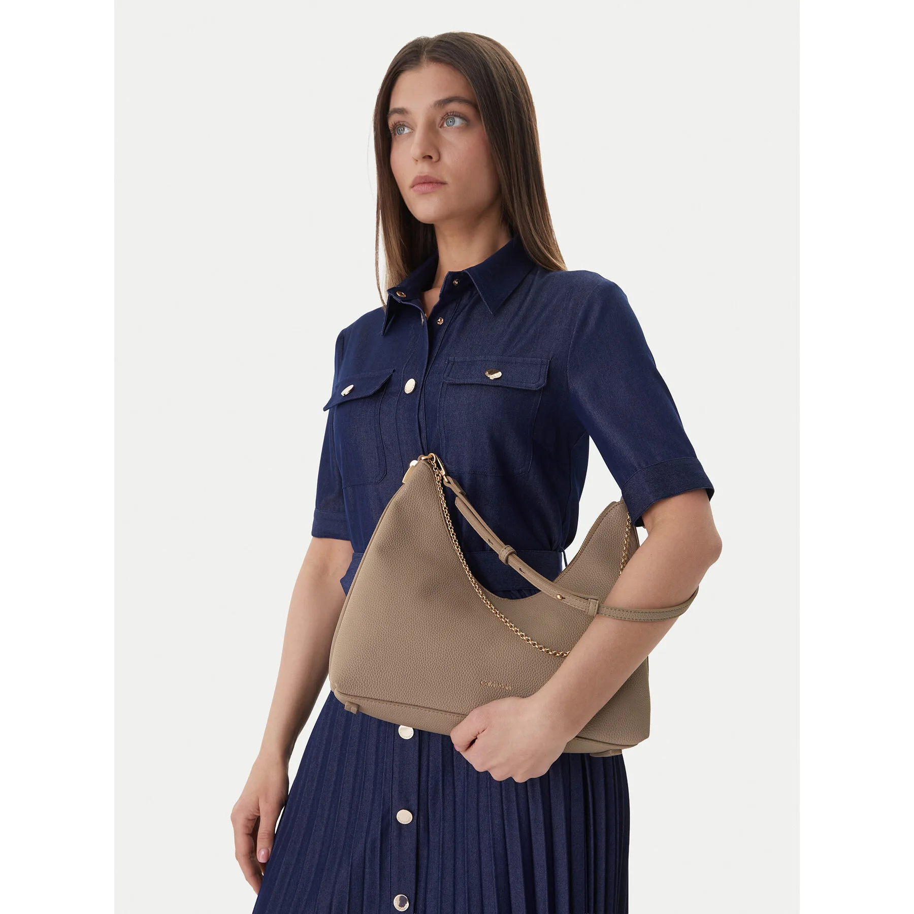 Дамска чанта Calvin Klein Emblem Hw Pebble Shoulder Bag LV04F3495G Бежов – Crossbody чанти
