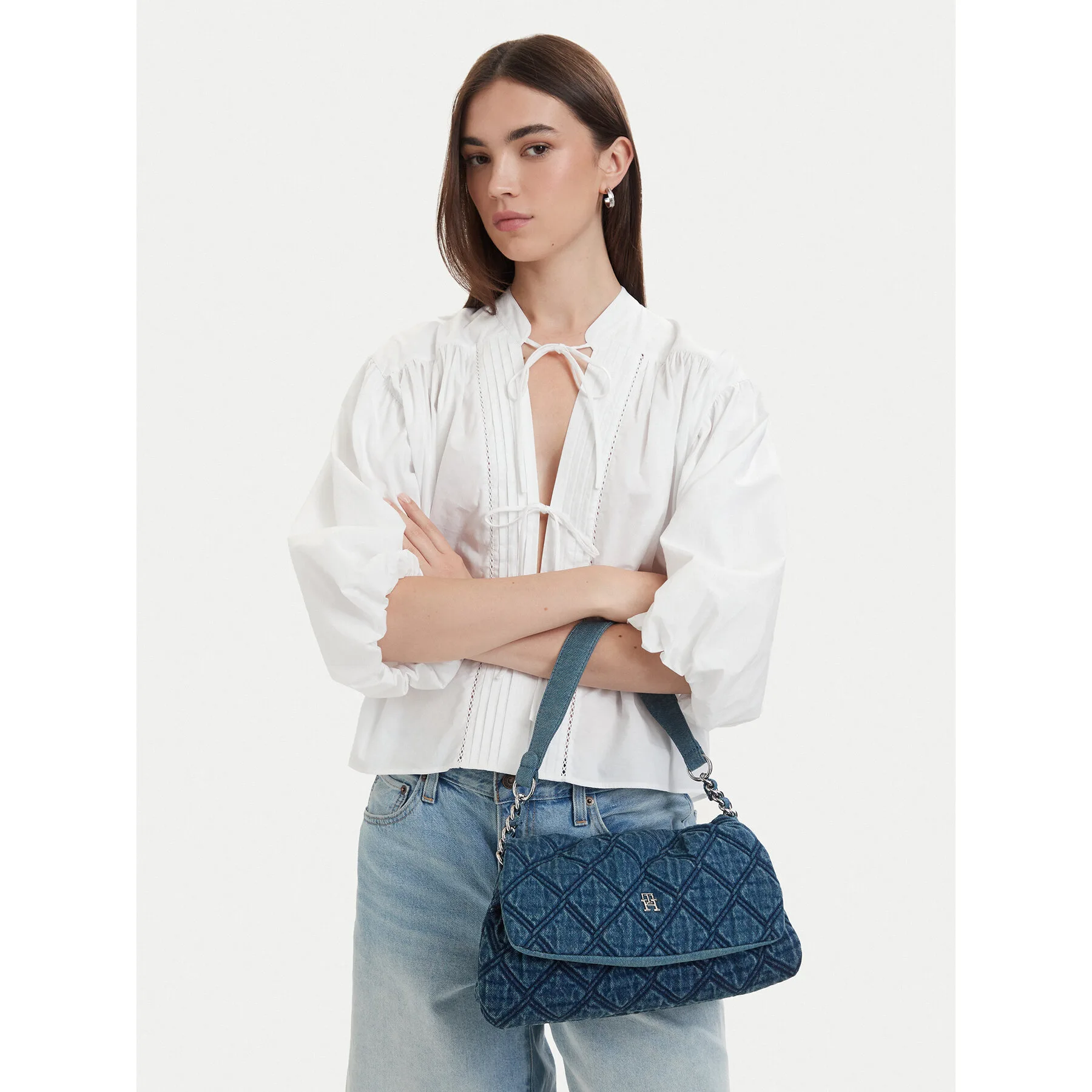 Дамска чанта Tommy Hilfiger Th Feminine Shoulder Bag Denim AW0AW18865 Син – Crossbody чанти