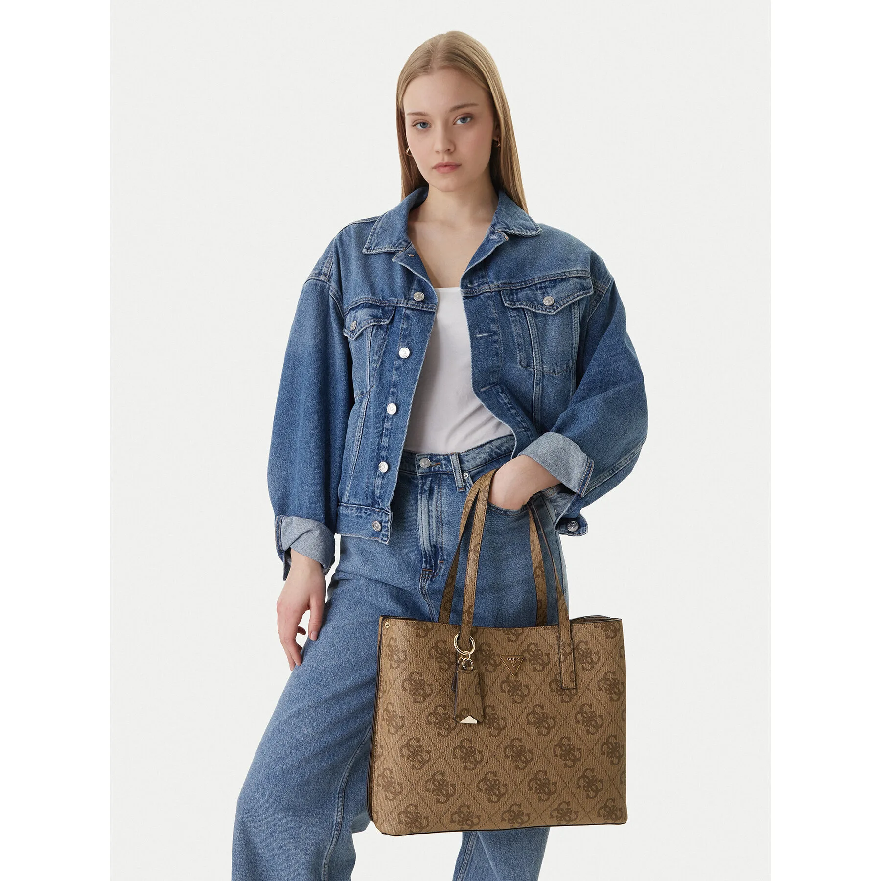 Дамска чанта Guess Meridian II HWOS69 кафява – Дамски ежедневни чанти