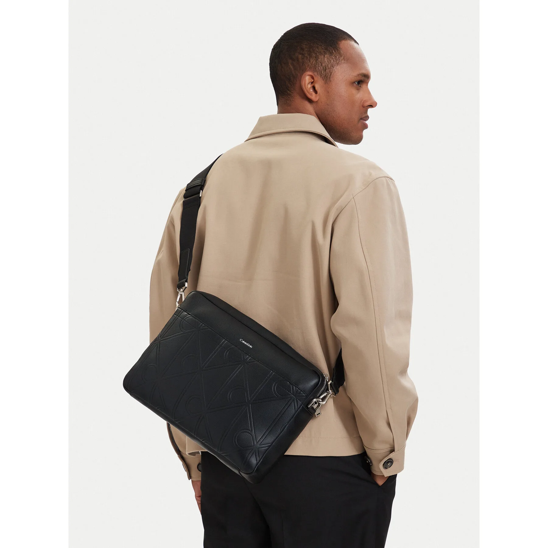 Чанта за лаптоп Calvin Klein Xl Emblem Aop LV04D3526G Черен – Чанти за лаптоп
