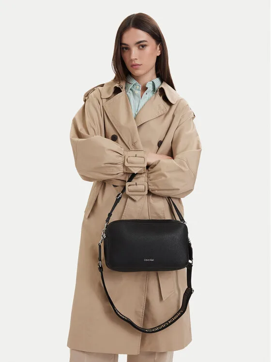 Calvin Klein Дамска чанта Webbing 2X Strap Lg Camera Bag LV04F3642G Черен – Crossbody чанти