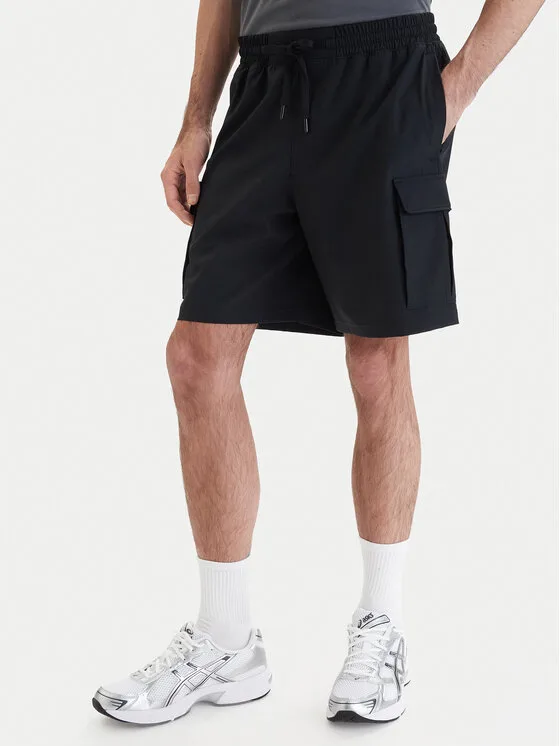 Мъжки спортни шорти Under Armour UA Vibe Woven Cargo черни – Черен – Мъжки спортни къси панталони