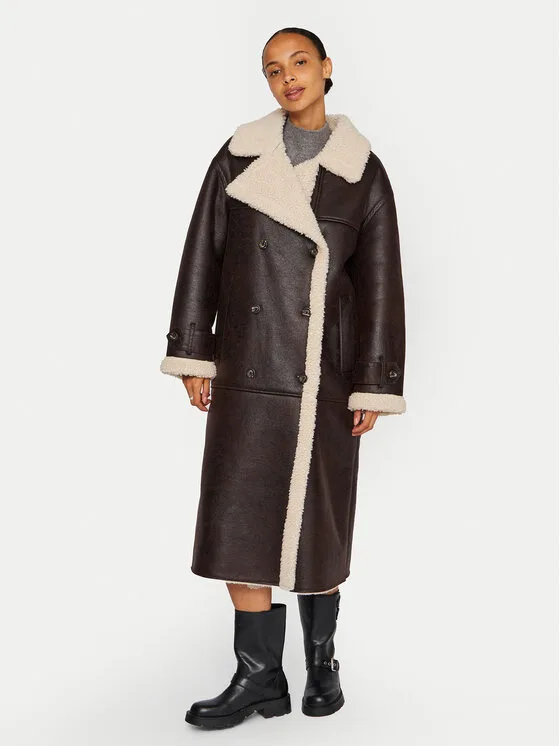 Vila Кожух Risi 14097991 Кафяв Relaxed Fit – Дамски кожуси