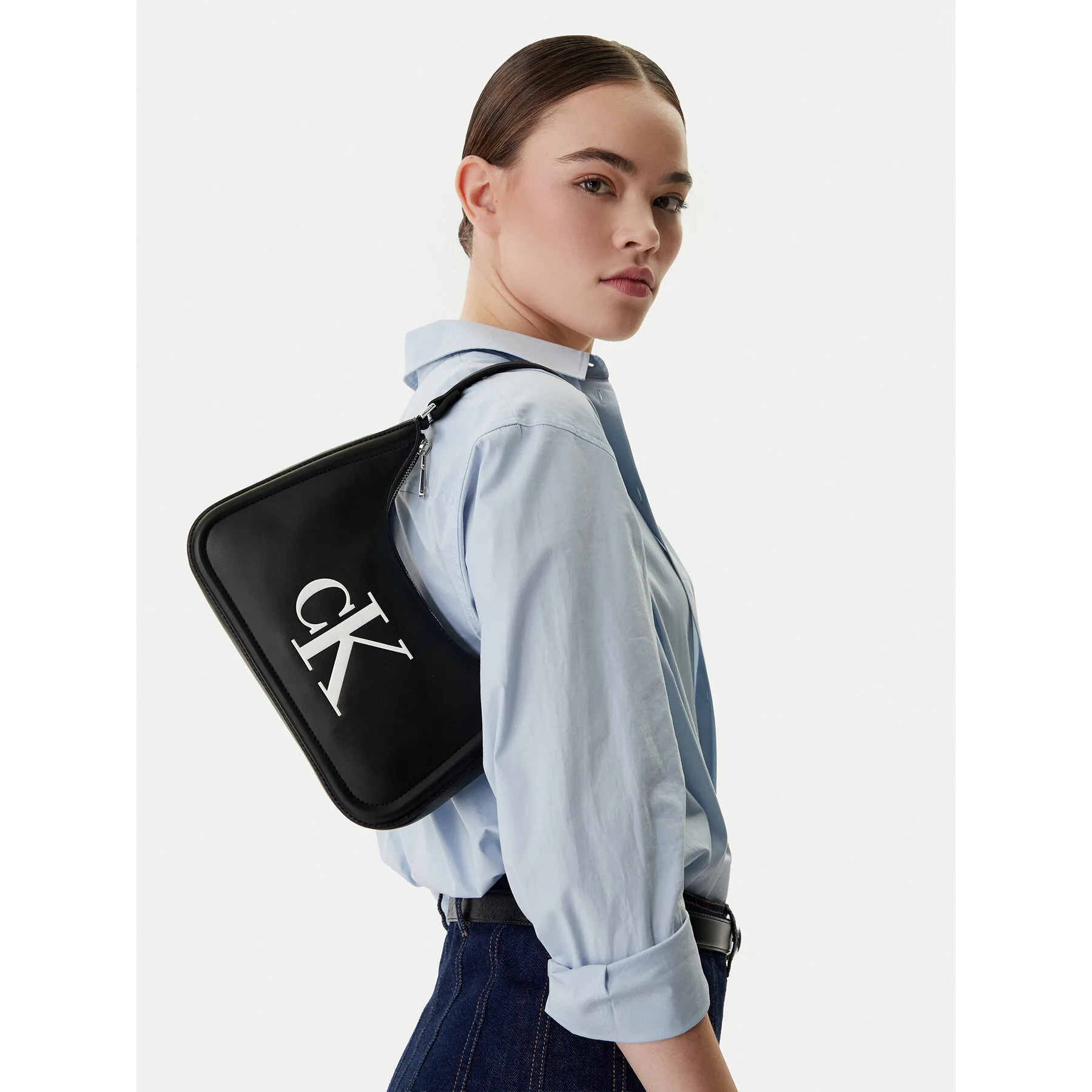Дамска чанта Calvin Klein Bold Ck Small Shoulder черна – Черен – Класически дамски чанти