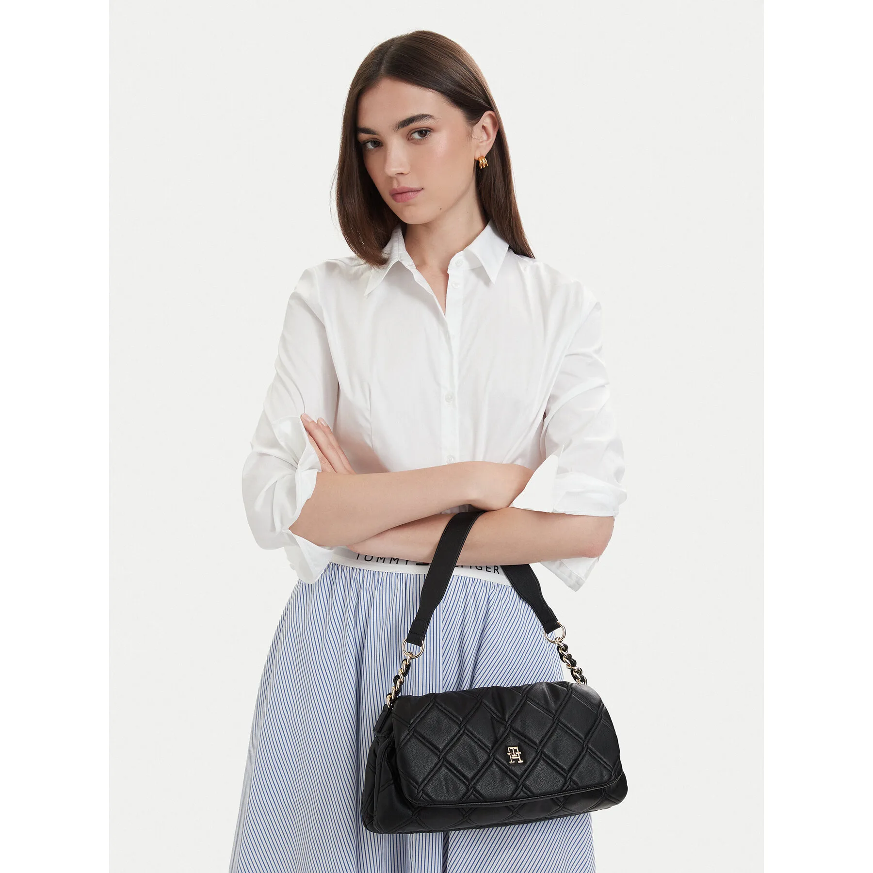 Дамска чанта Tommy Hilfiger Th Feminine Shoulder Bag AW0AW18717 Черен – Crossbody чанти