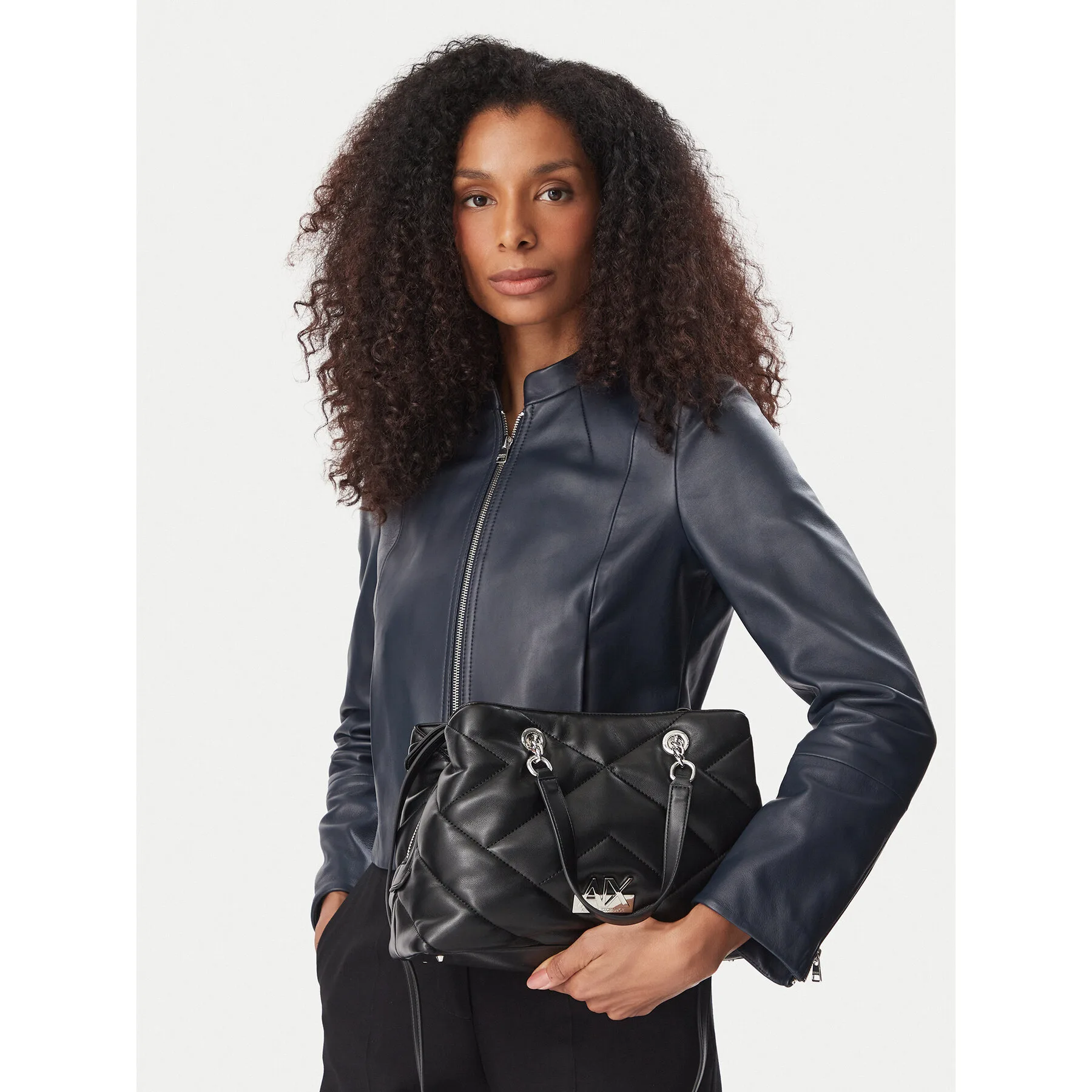 Дамска чанта Armani Exchange XW000354 AF26568 UC001 Черен – Чанти