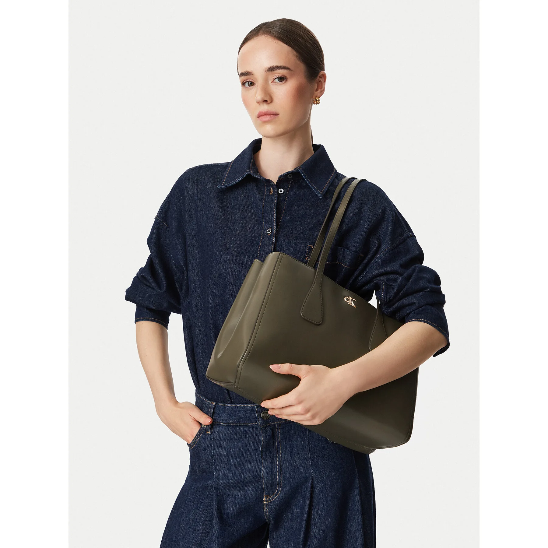 Дамска чанта Calvin Klein Ck Medium Work зелена – Класически дамски чанти