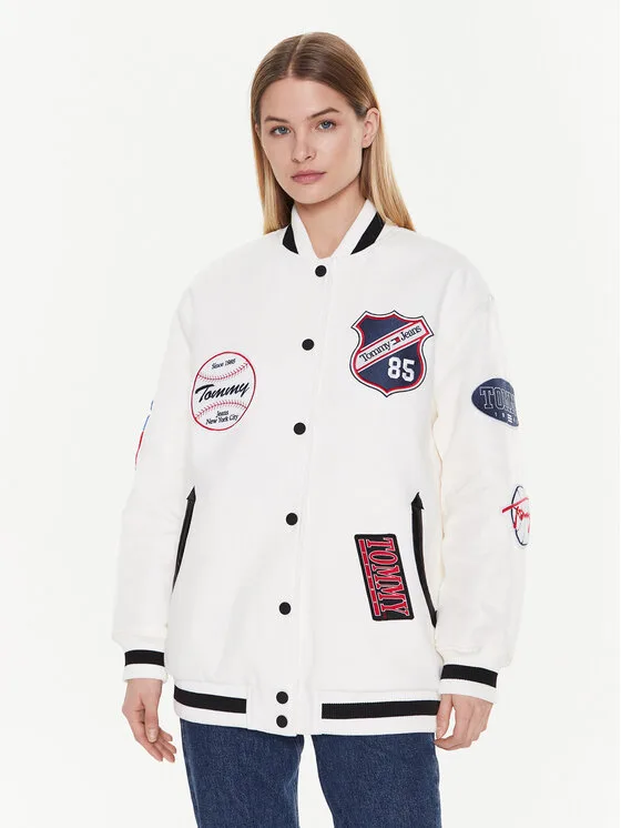 Дамско яке бомбър Tommy Jeans Letterman бяло – Дамски бомбър якета