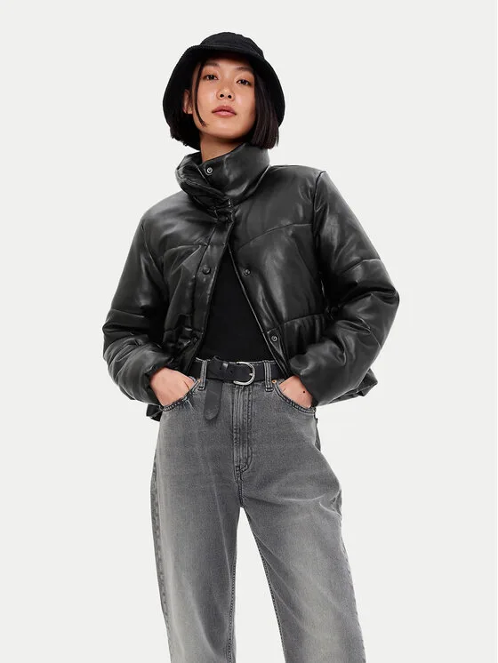 Gap Яке от имитация на кожа 486399 Черен Regular Fit – Дамски кожени якета