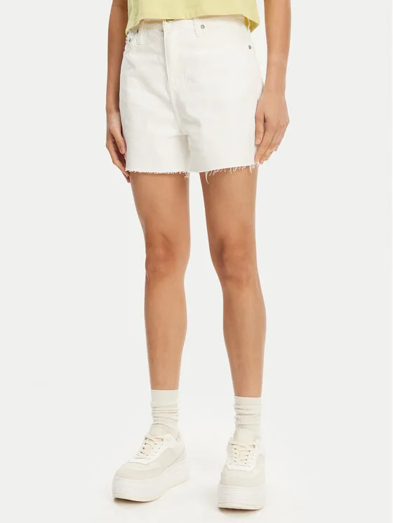 Calvin Klein Jeans Дънкови шорти J20J225153 Бял Mom Fit – Дамски дънкови шорти