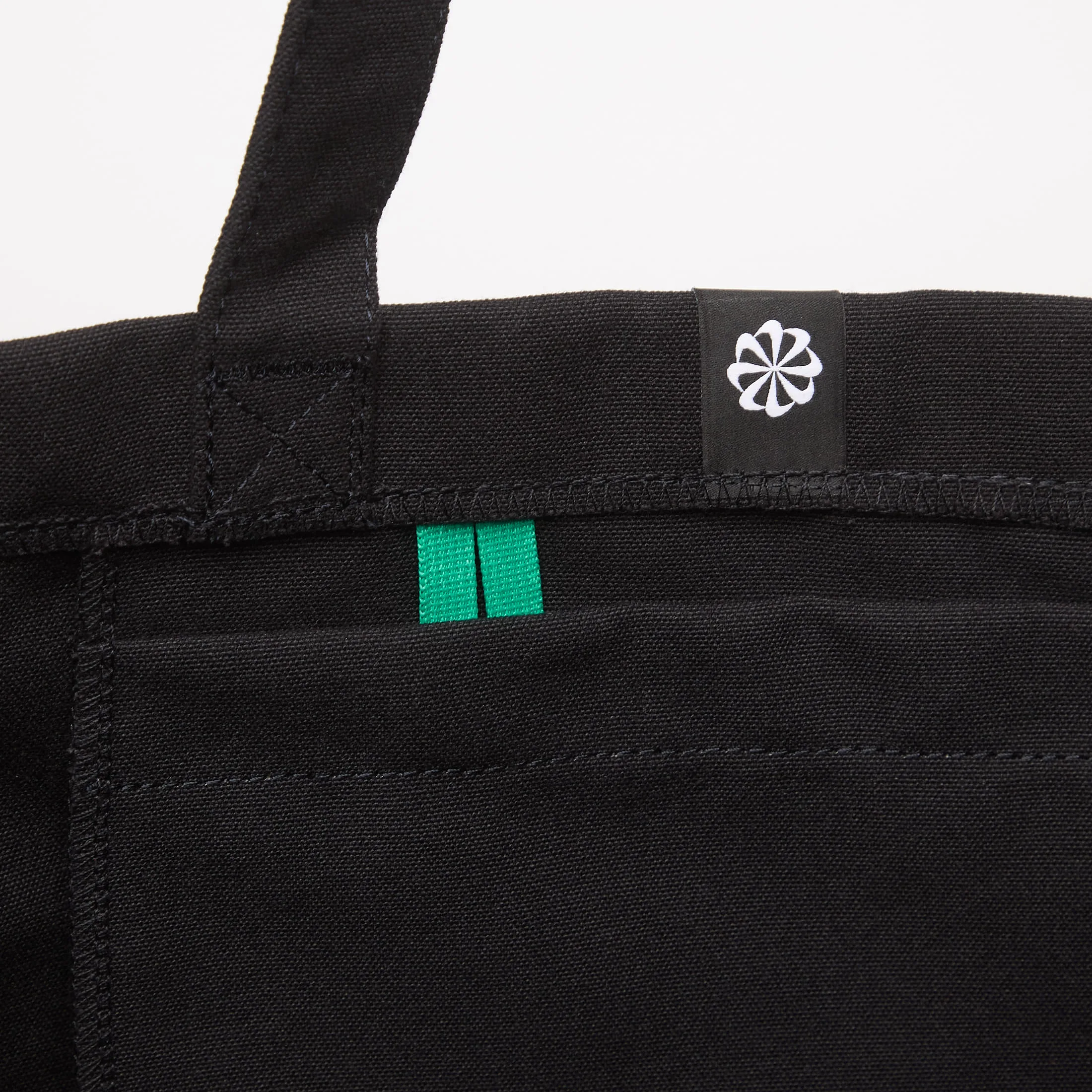 Чанта за през рамо Nike Heritage 22L черна/зелена – Black|Stadium Green|White – Crossbody чанти