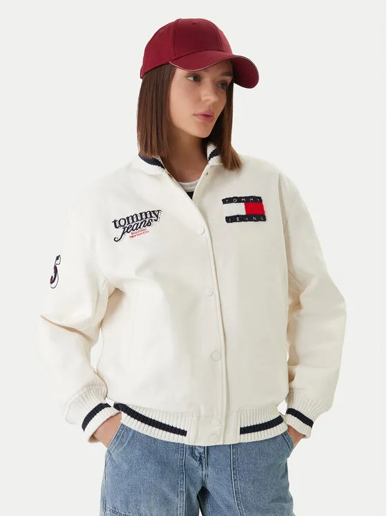 Дамско яке бомбър Tommy Jeans DW0DW22585 бяло – Дамски бомбър якета