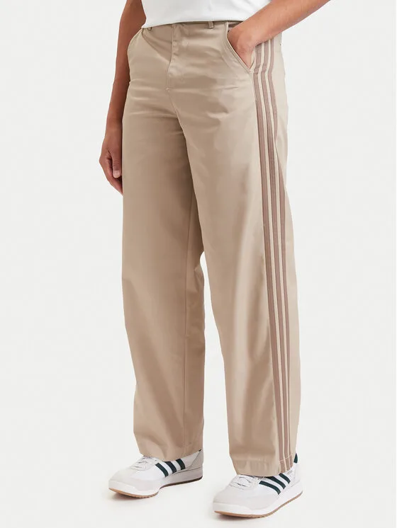 adidas Текстилни панталони 3 Stripes Pleated Trousers KE4175 Бежов Regular Fit – Мъжки текстилни панталони