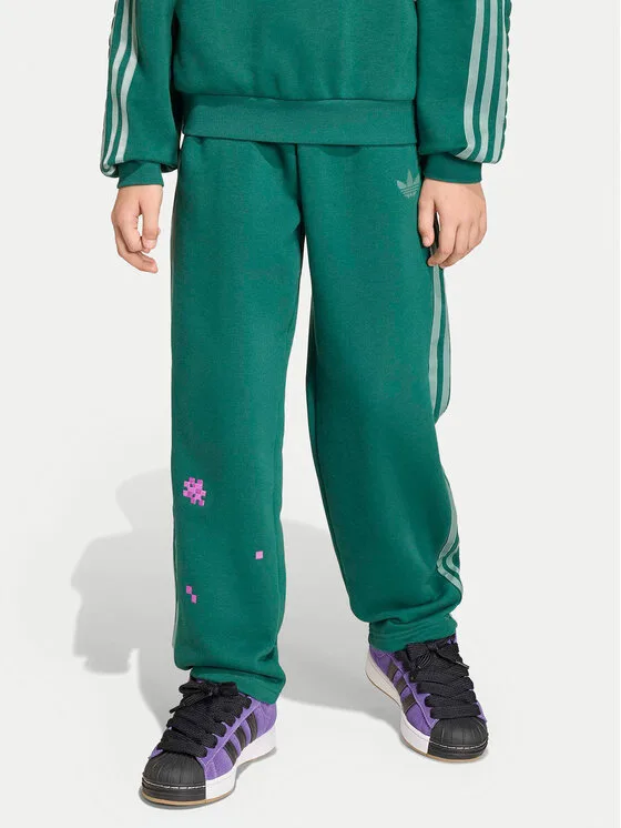 adidas Долнище анцуг Minecraft KE2759 Зелен Loose Fit – Детски спортни панталони