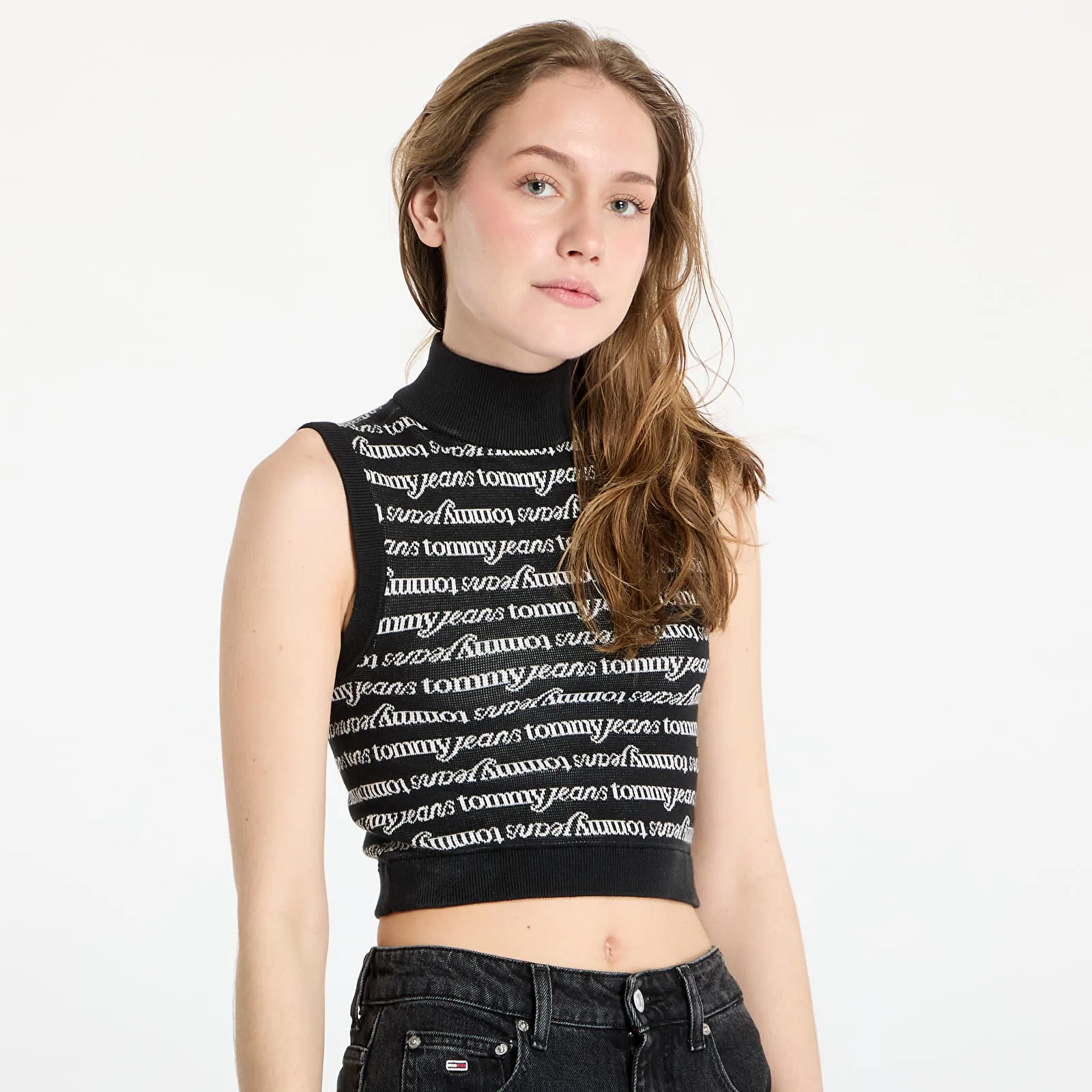 Дамски елек Tommy Hilfiger Jeans Crop Script черен – Black – Дамски елеци