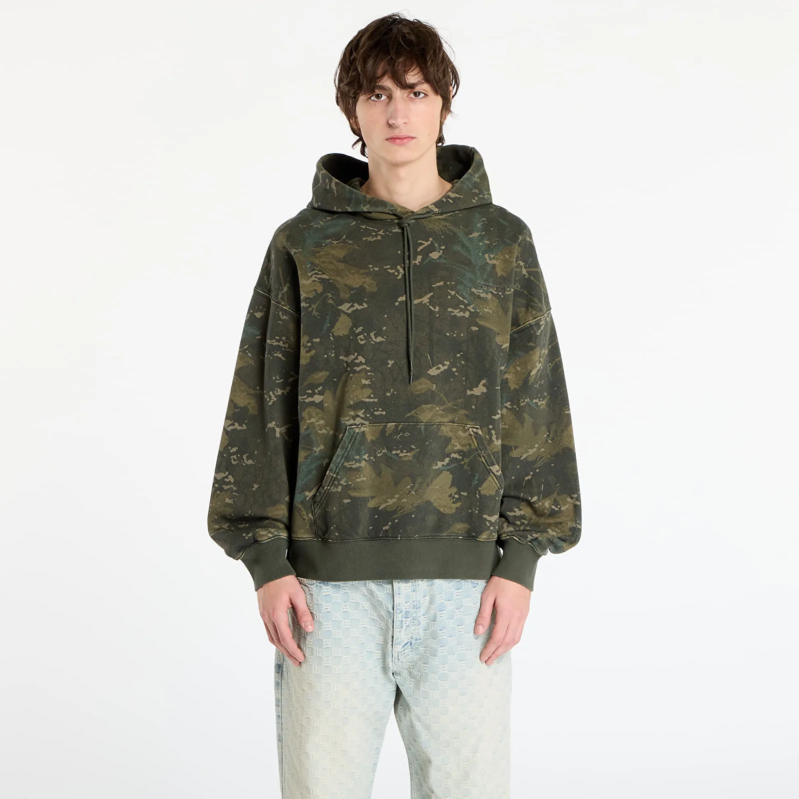 Мъжки суитшърт с качулка Carhartt WIP Hooded Benton зелен – Camo Combi|Green Garment Dyed – Мъжки худита
