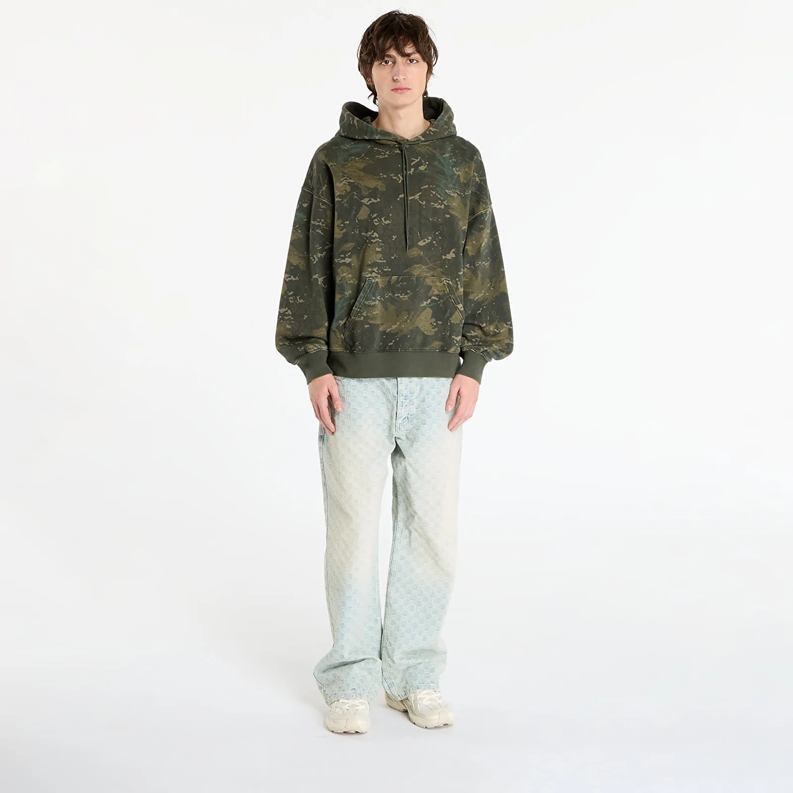 Мъжки суитшърт с качулка Carhartt WIP Hooded Benton зелен – Camo Combi|Green Garment Dyed – Мъжки худита