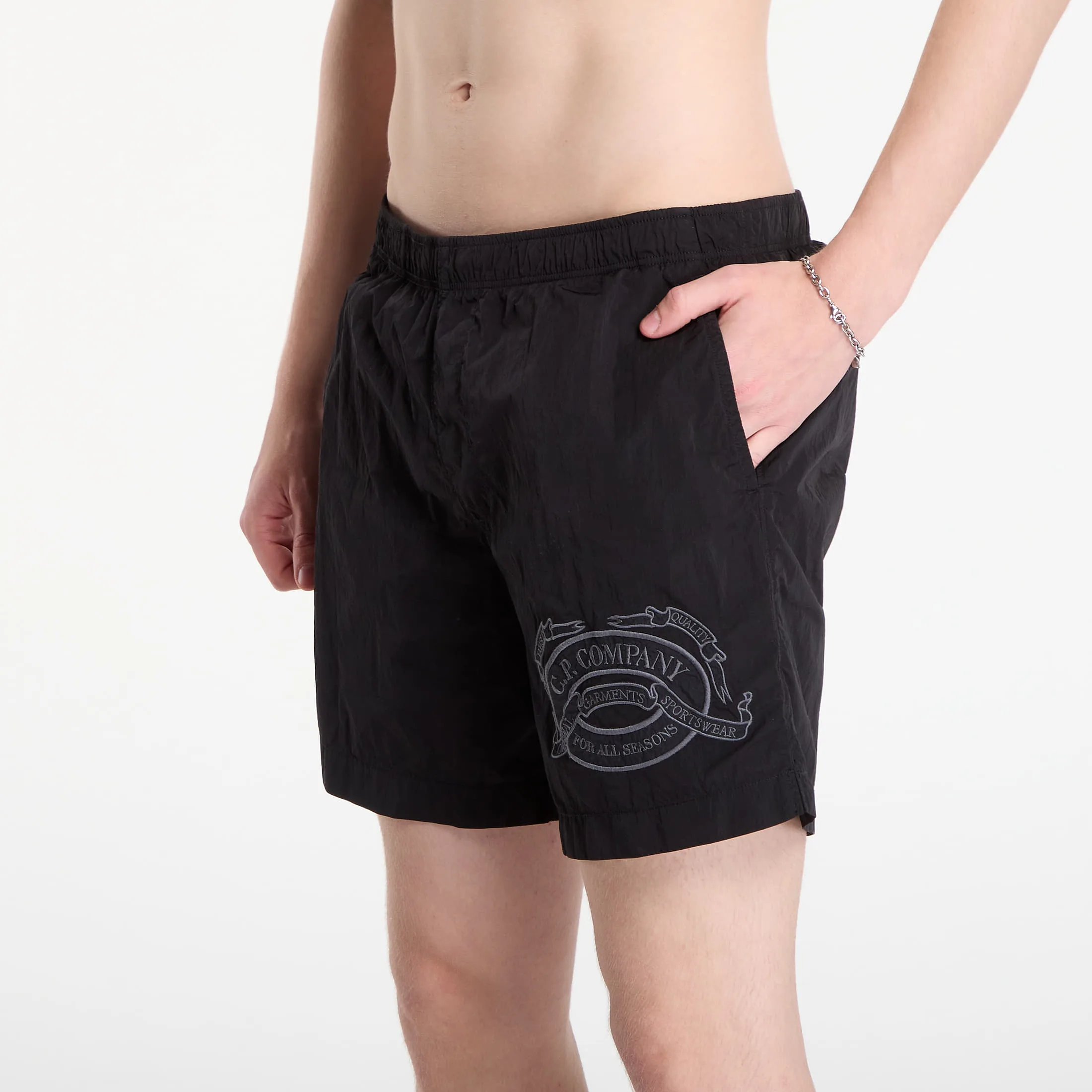 Мъжки плувни шорти C.P. Company Eco-Chrome Graphic Embroidery черни – Black – Мъжки бански