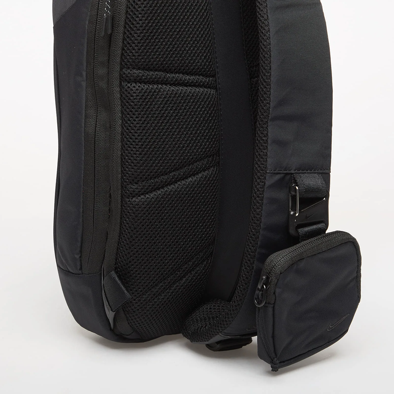 Чанта за през рамо Nike Sportswear Commute Sling (9L) черна/тъмносива – Black|Anthracite – Crossbody чанти