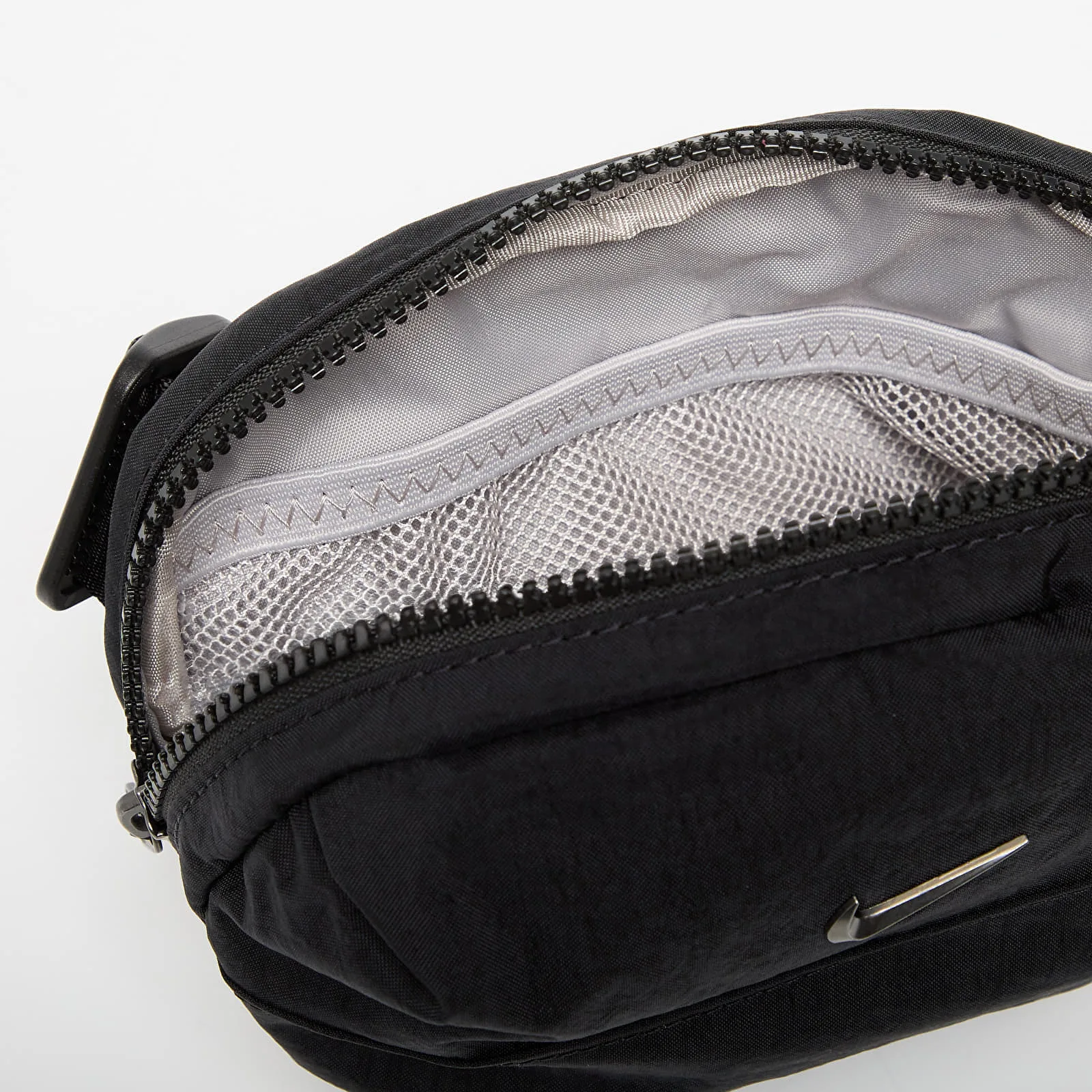Мъжка чанта за през рамо Nike Aura (2L) черна/тъмносива – Black|Gunmetal – Crossbody чанти