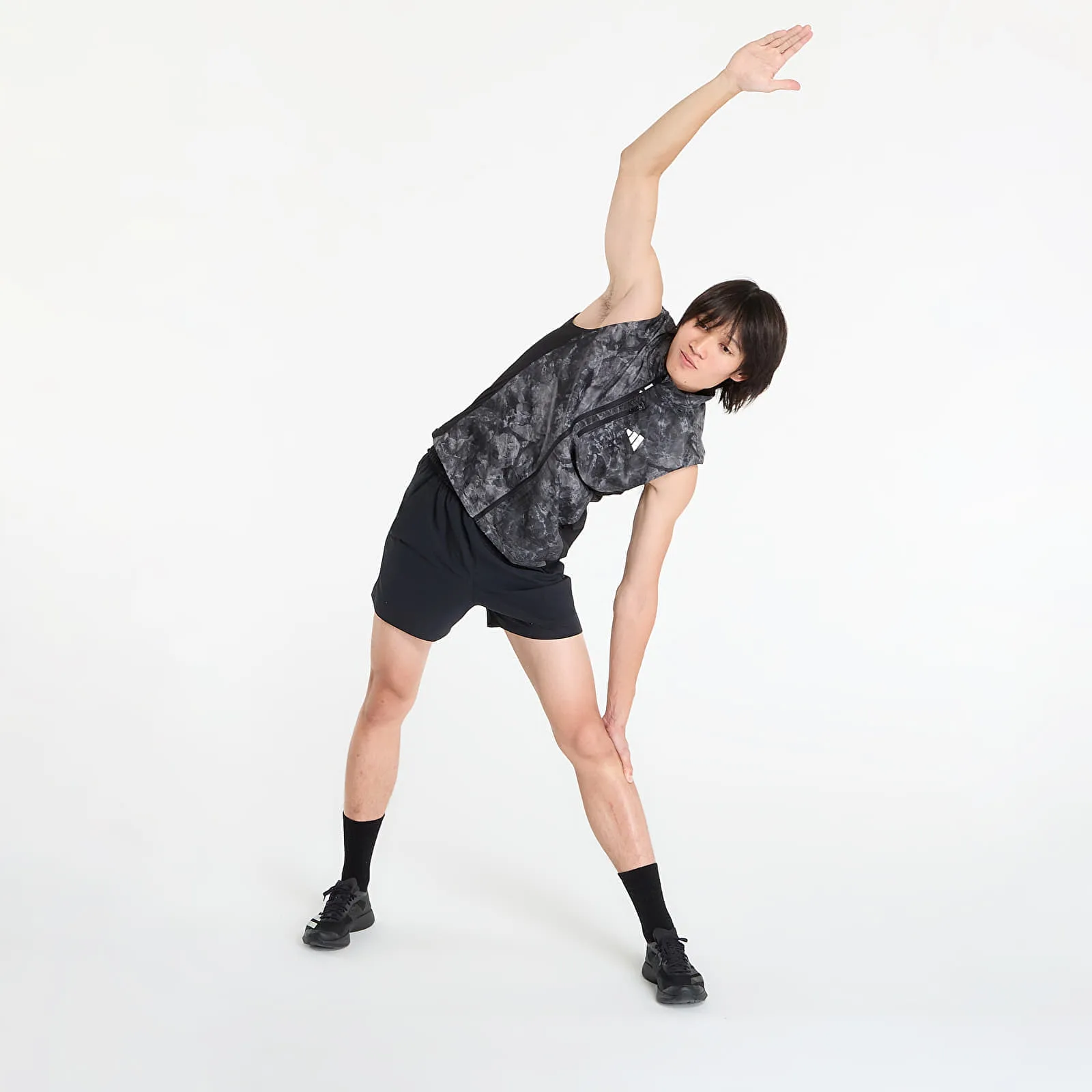 Елек adidas Own The Run Spray Dye Vest Grey Four S – Мъжки елеци