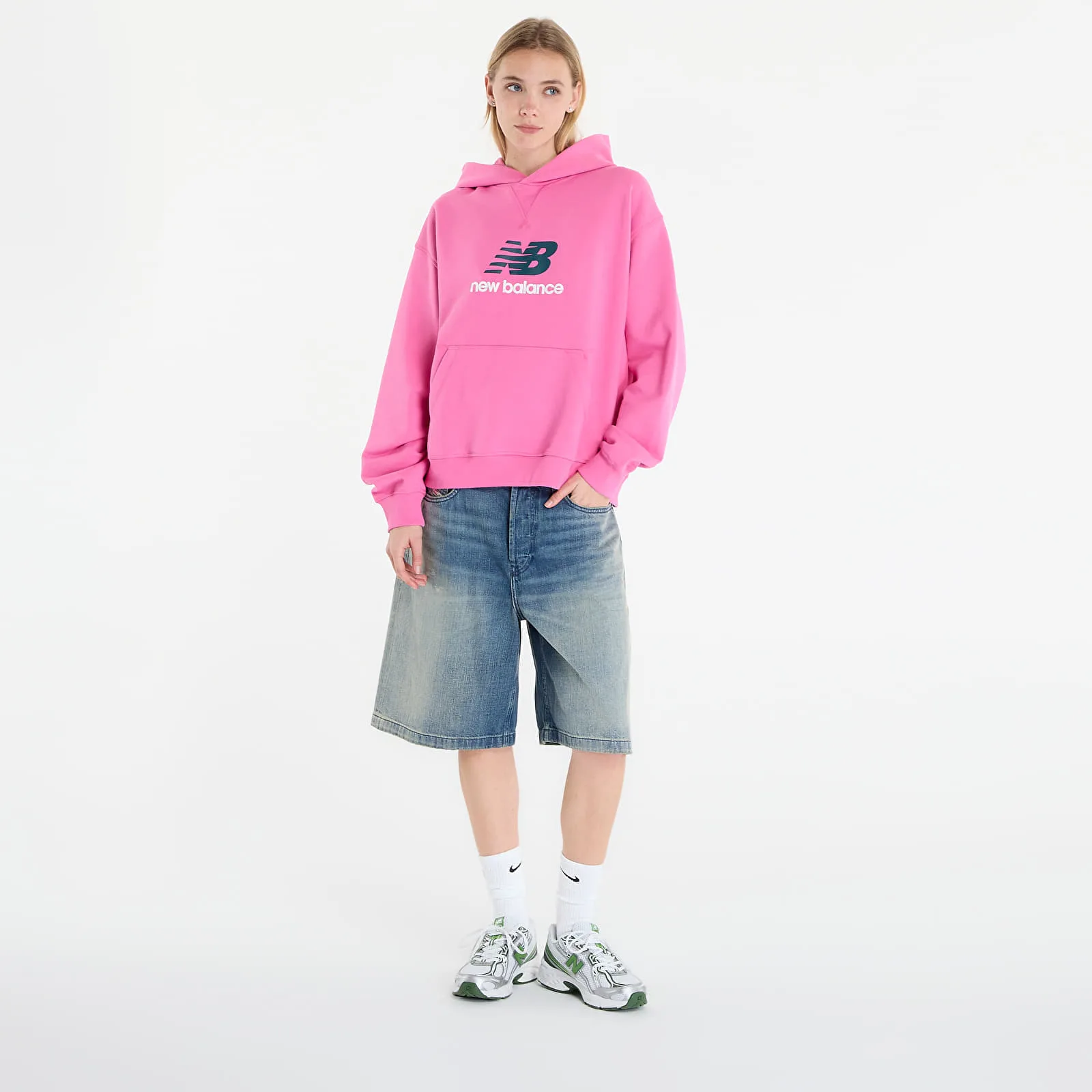 Дамски суитшърт с качулка New Balance Athletics French Terry Logo розов – Pink Satin – Дамски худита