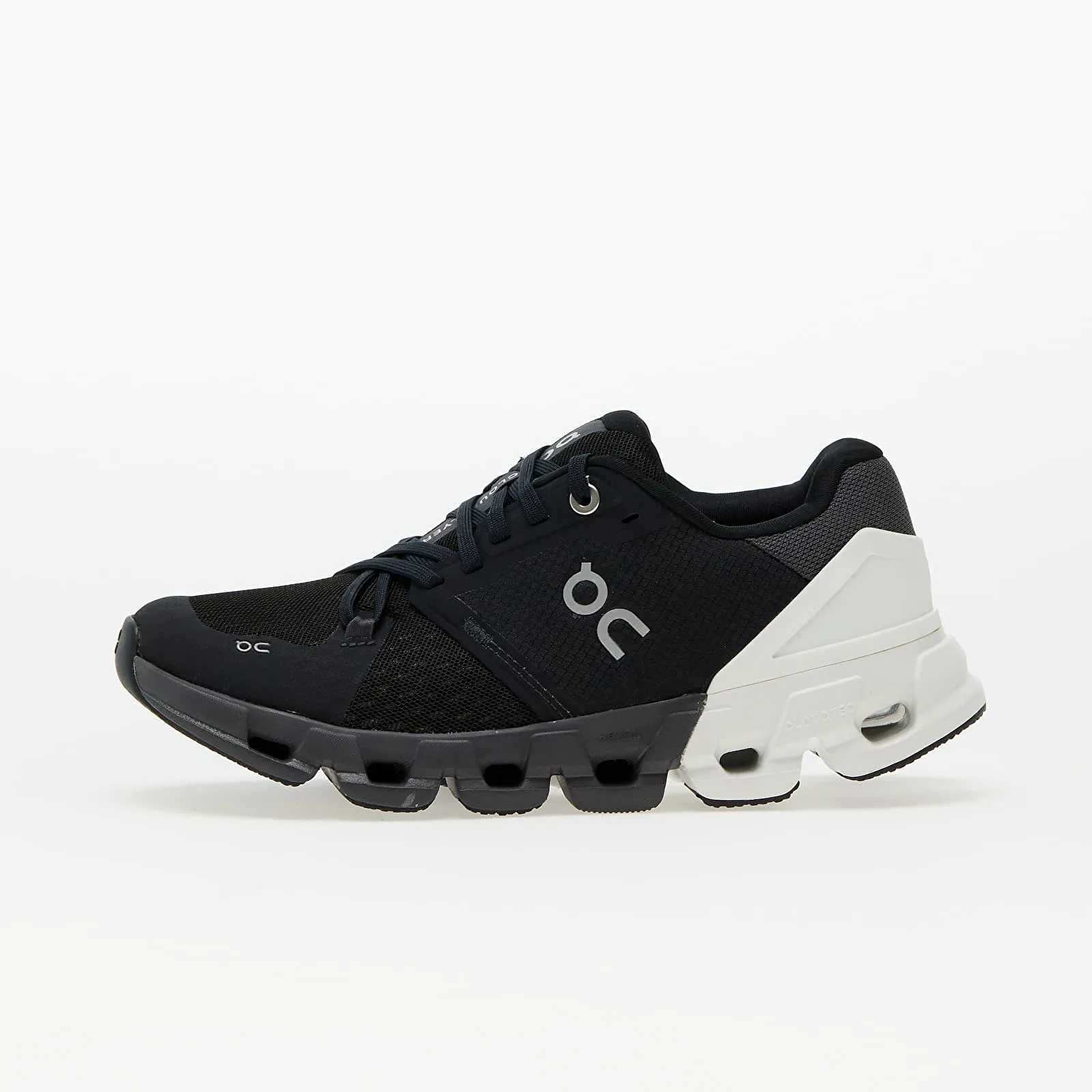 Сникърси On W Cloudflyer Wide Black/ White EUR 36.5 – Black|White – Дамски кецове