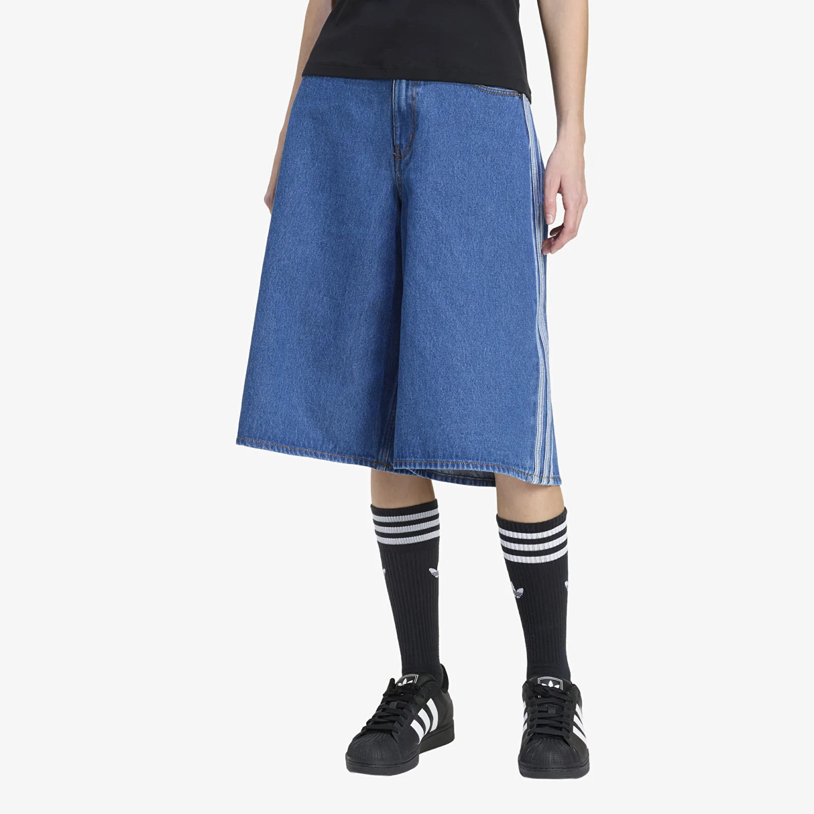 Дамски дънкови шорти adidas Originals Firebird Jorts Denim сини – Medium Vintage Denim
