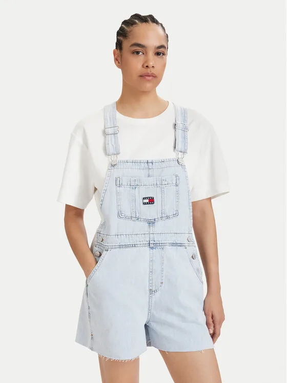 Tommy Jeans Гащеризон с презрамки Dungaree DW0DW22402 Светлосин Relaxed Fit – Дамски дънкови шорти